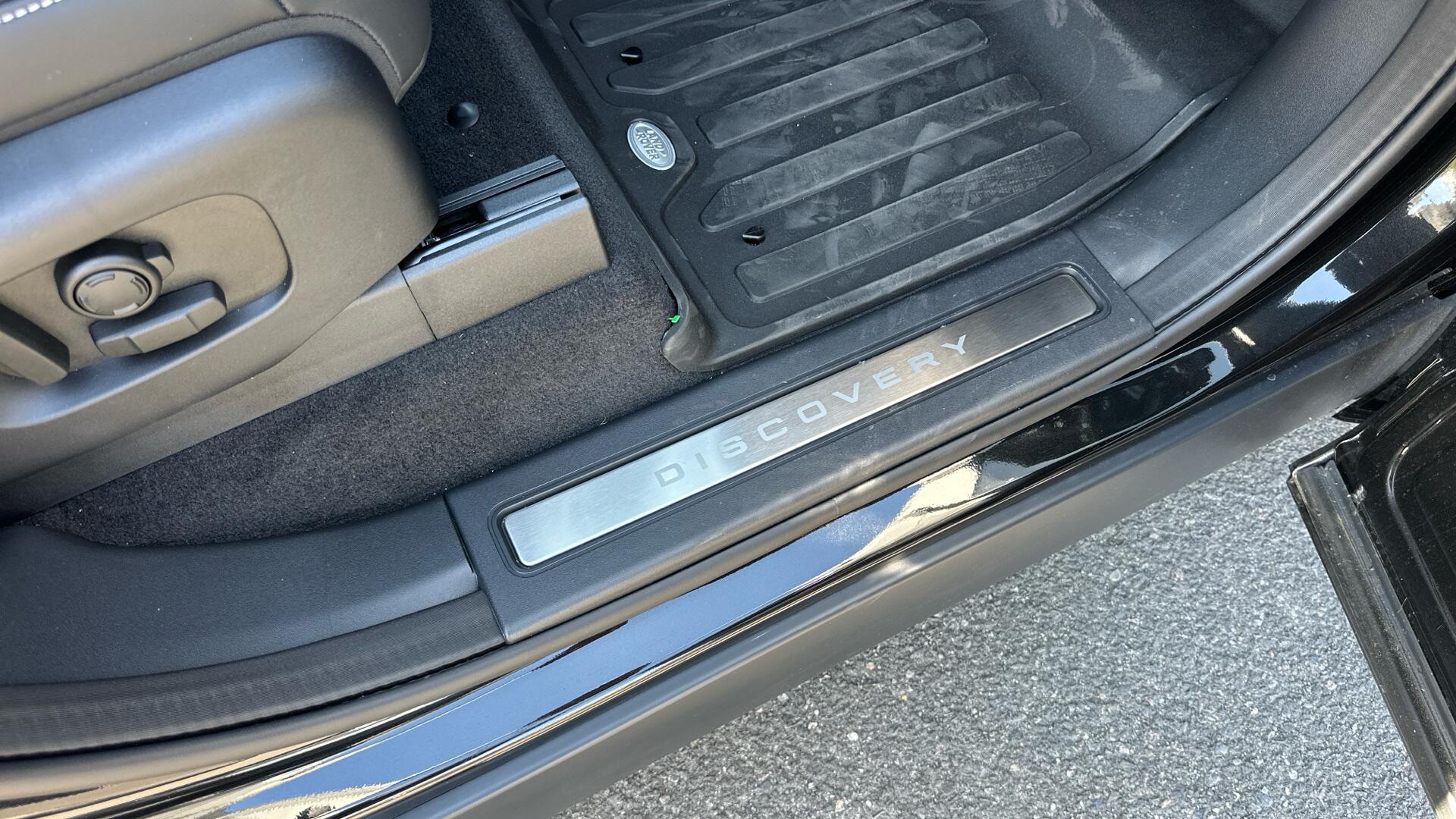 Land Rover Discovery view 34