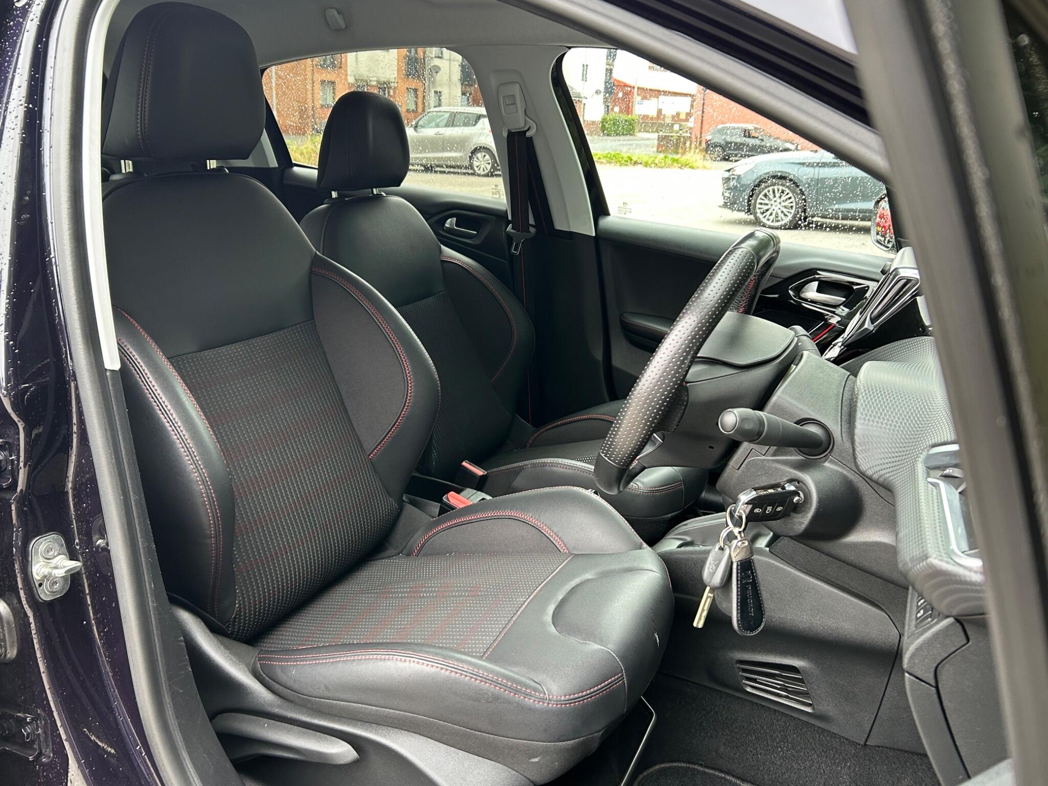 Peugeot 208 view 14