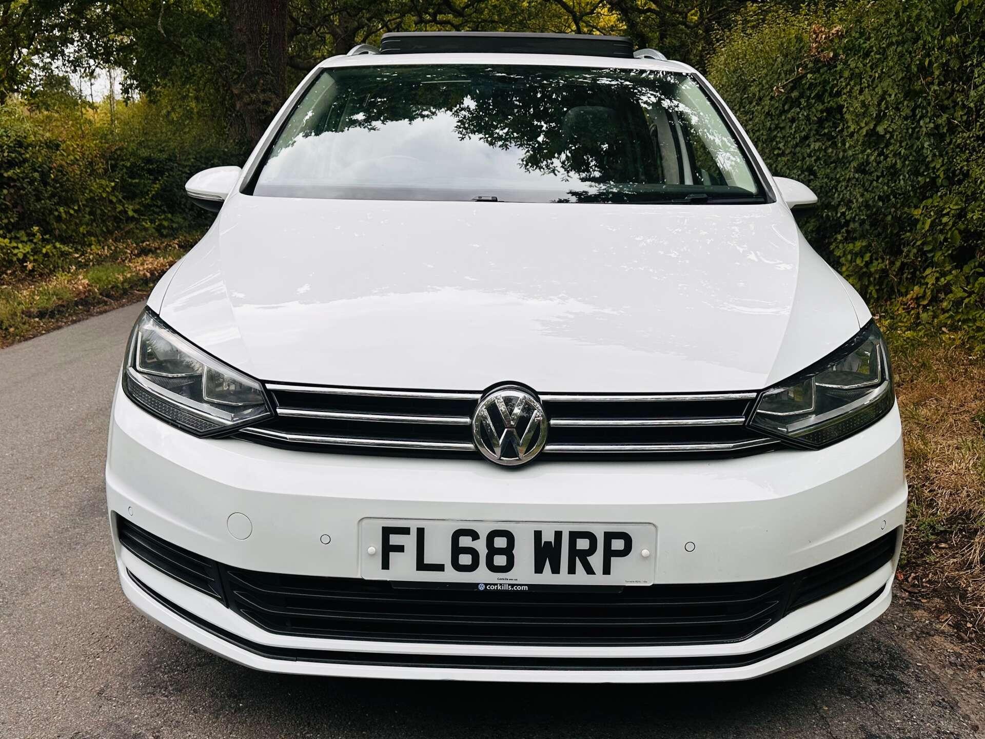 Volkswagen Touran view 3