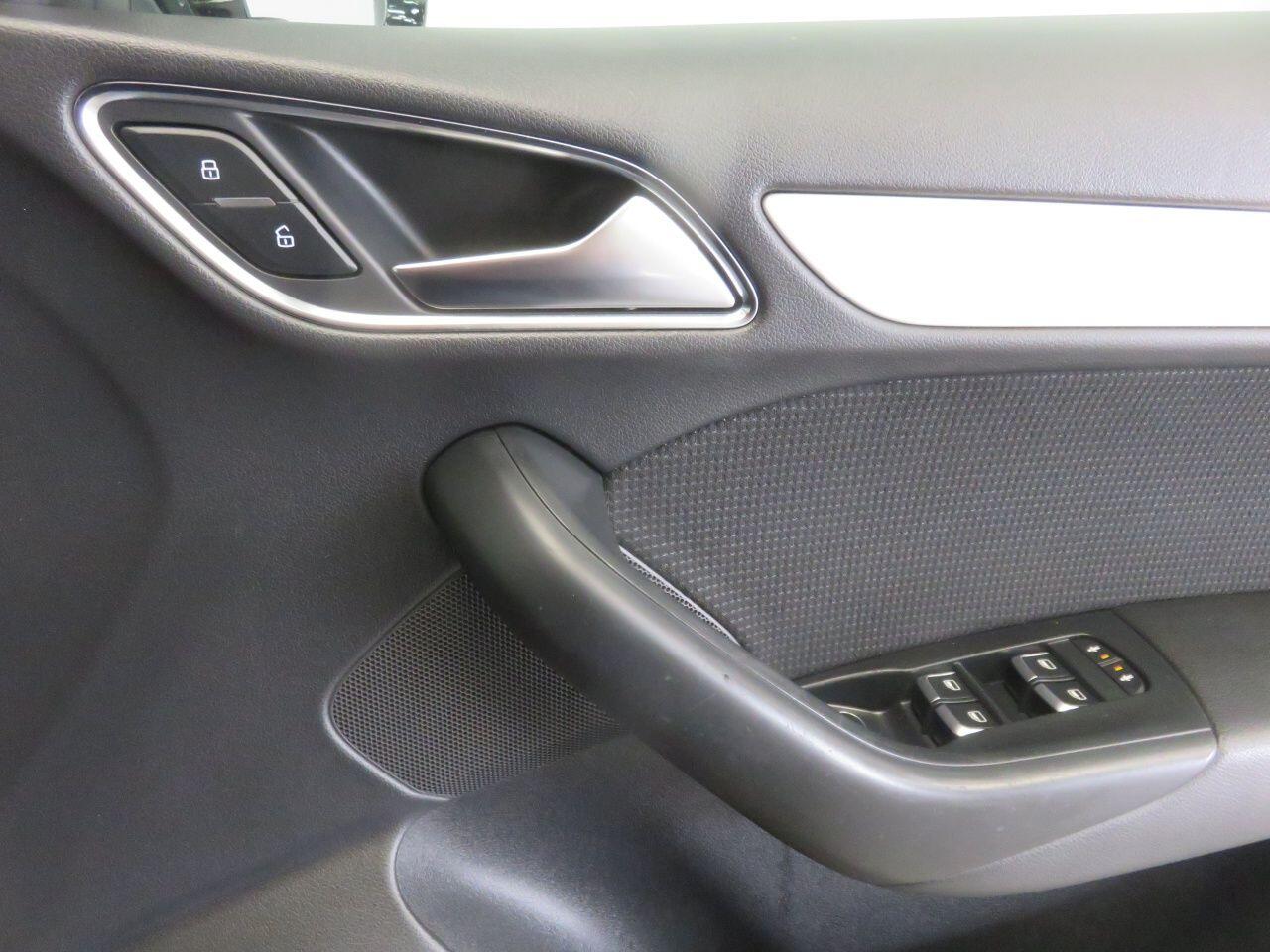 Audi Q3 view 51
