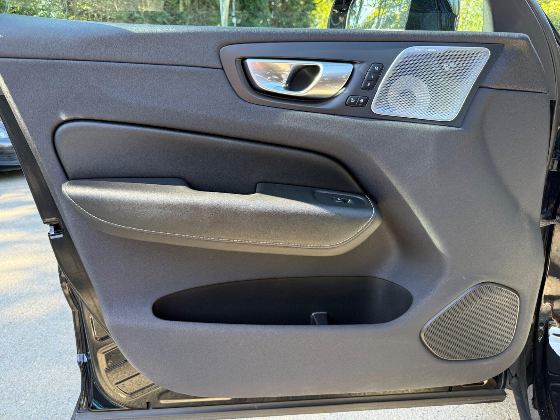 Volvo XC60 view 25