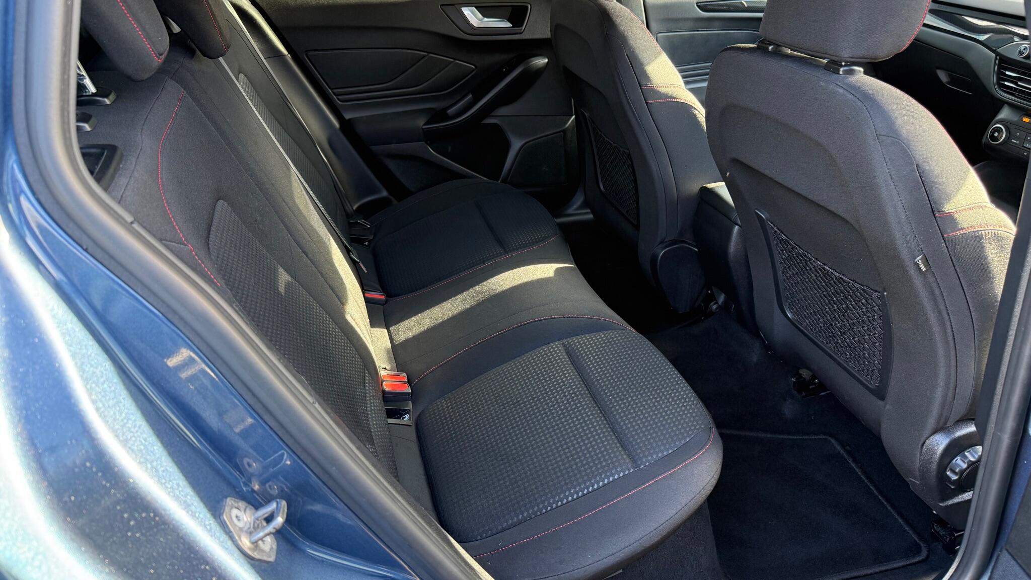 Ford Focus view 27