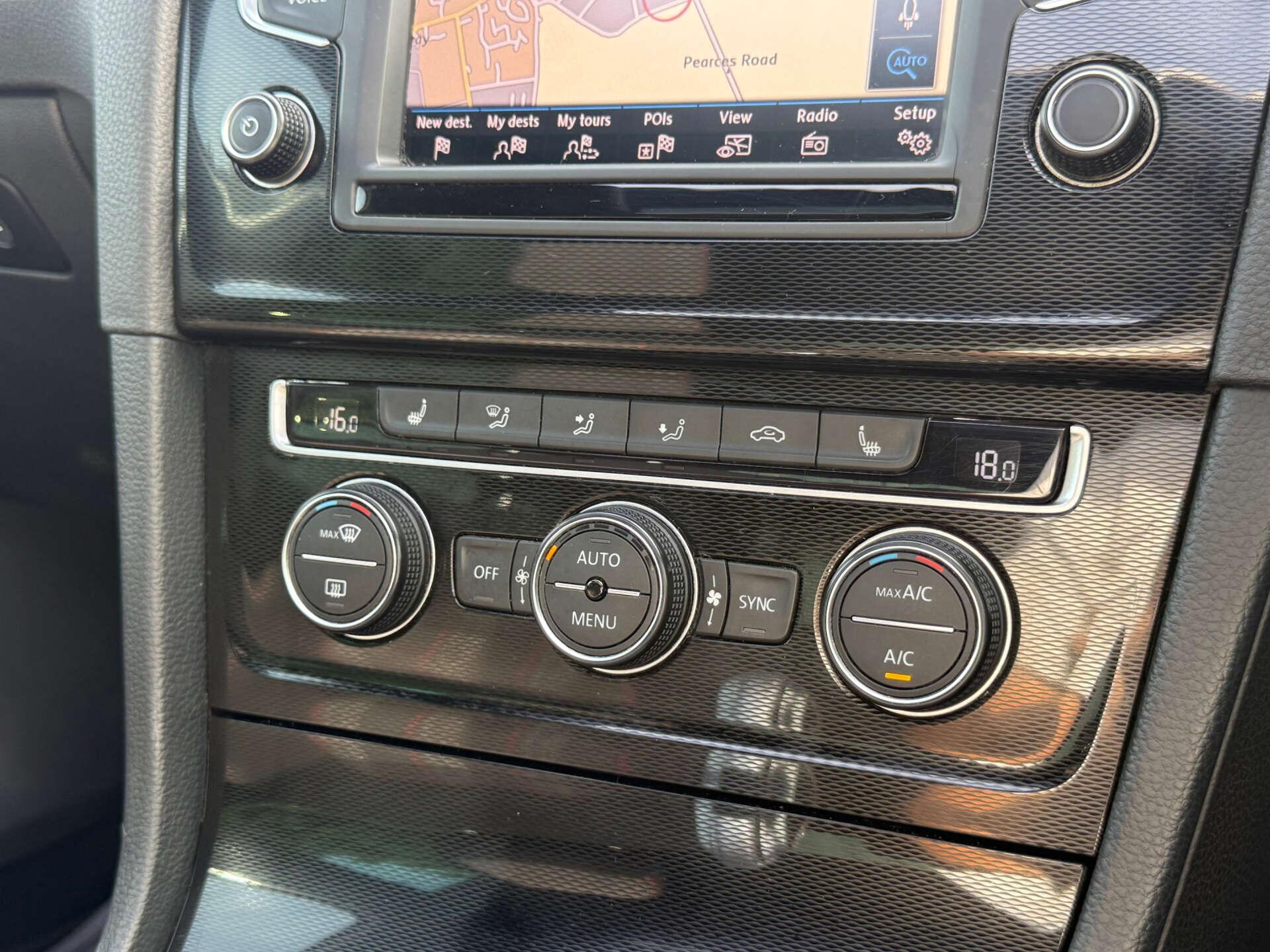 Volkswagen Golf view 59