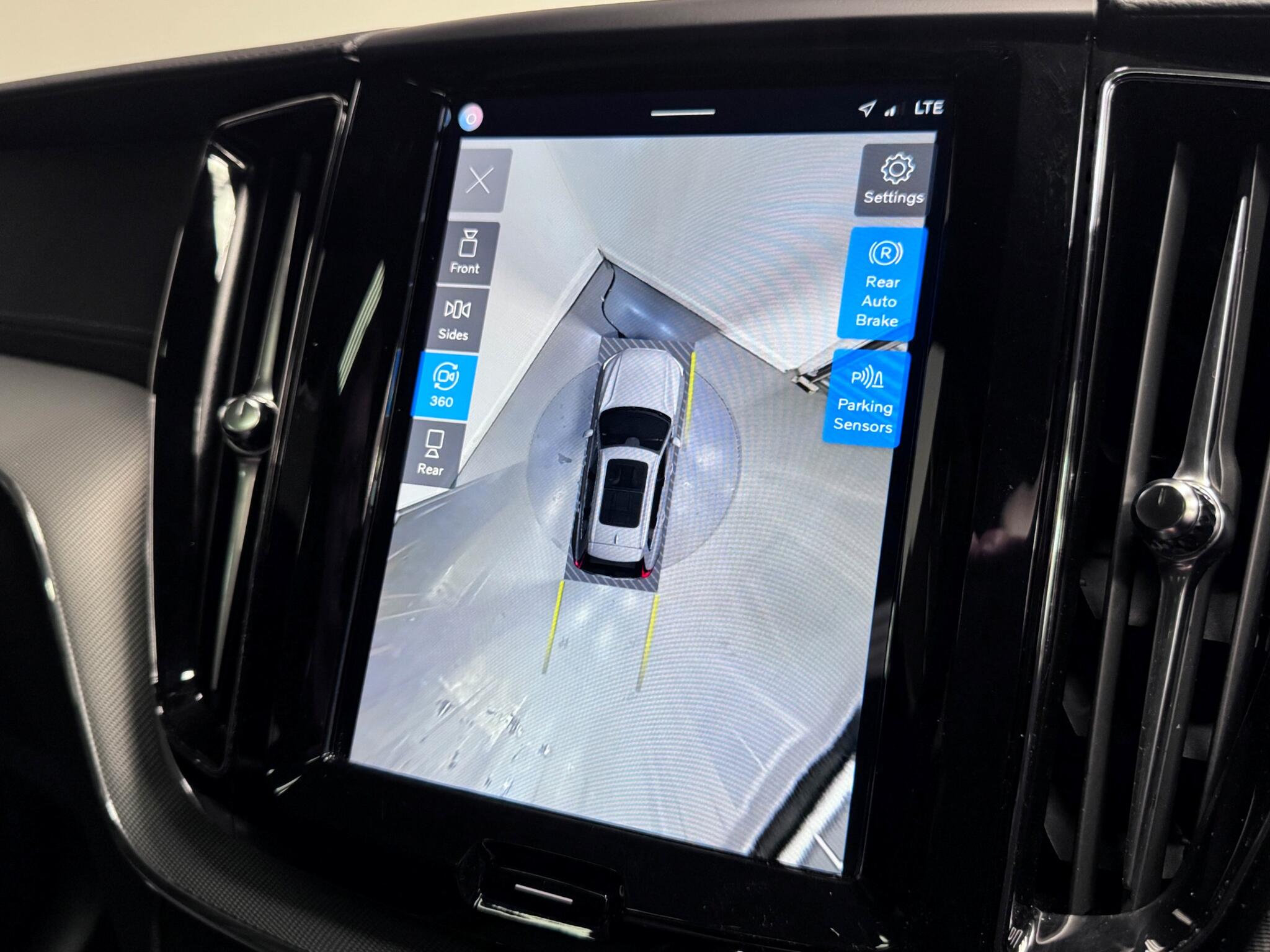 Volvo XC60 view 13