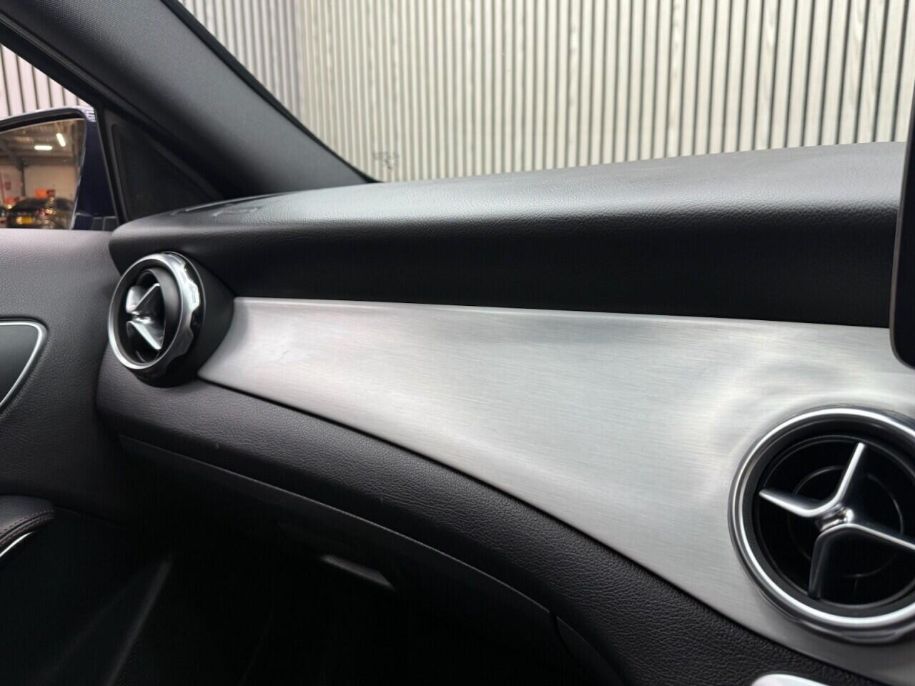 Mercedes-Benz Gla view 23
