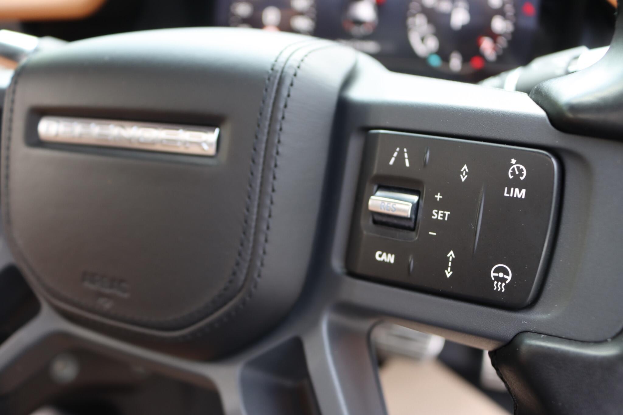 Land Rover Defender view 41