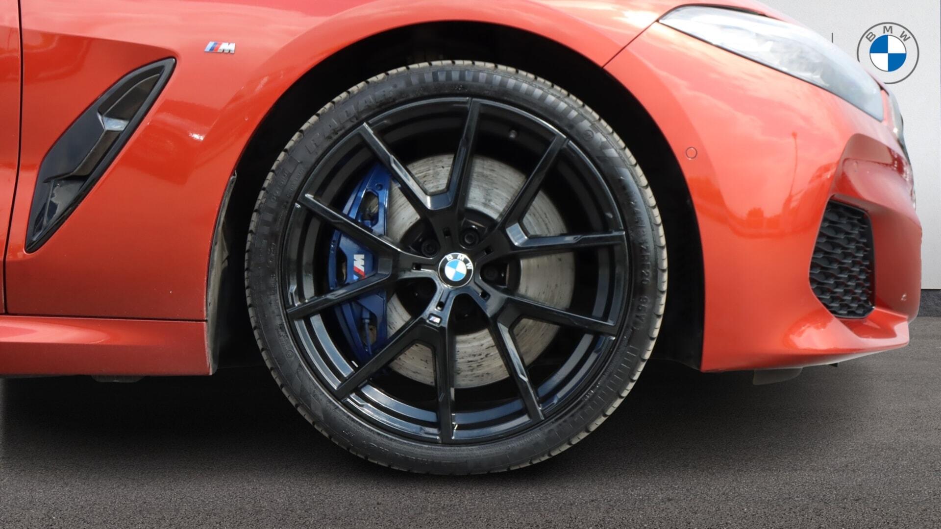 BMW 8 Series view 14