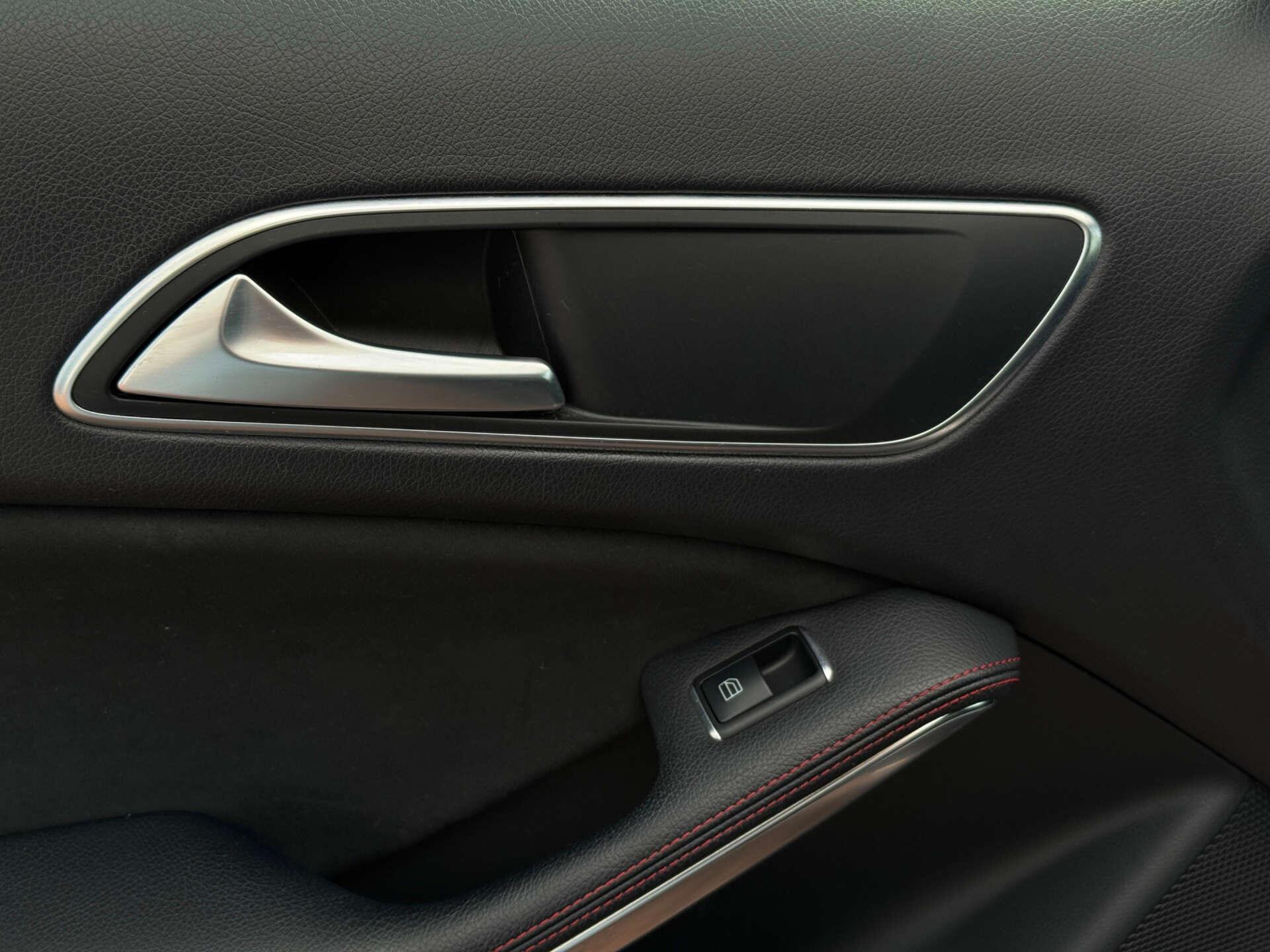 Mercedes-Benz Gla view 41