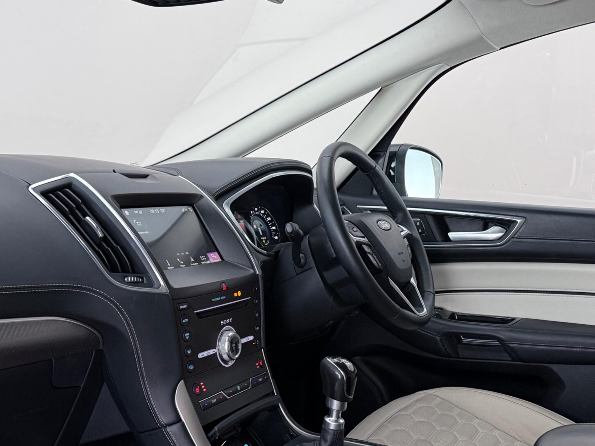 Ford S-Max view 19