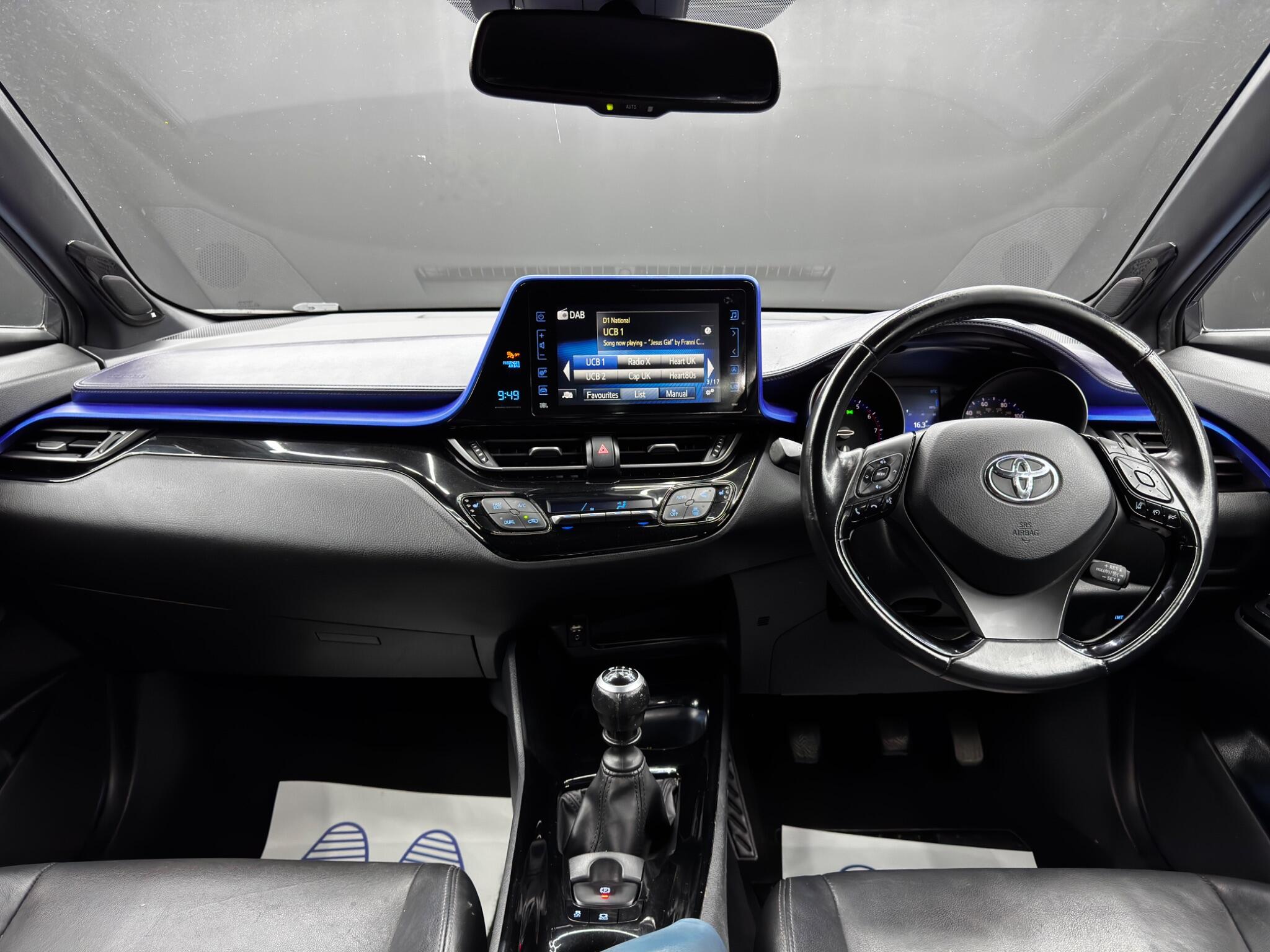 Toyota C-HR view 10