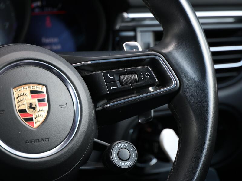 Porsche Macan view 10