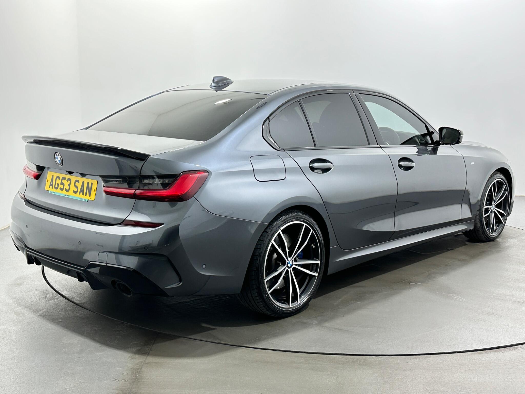 BMW 3 Series view 8