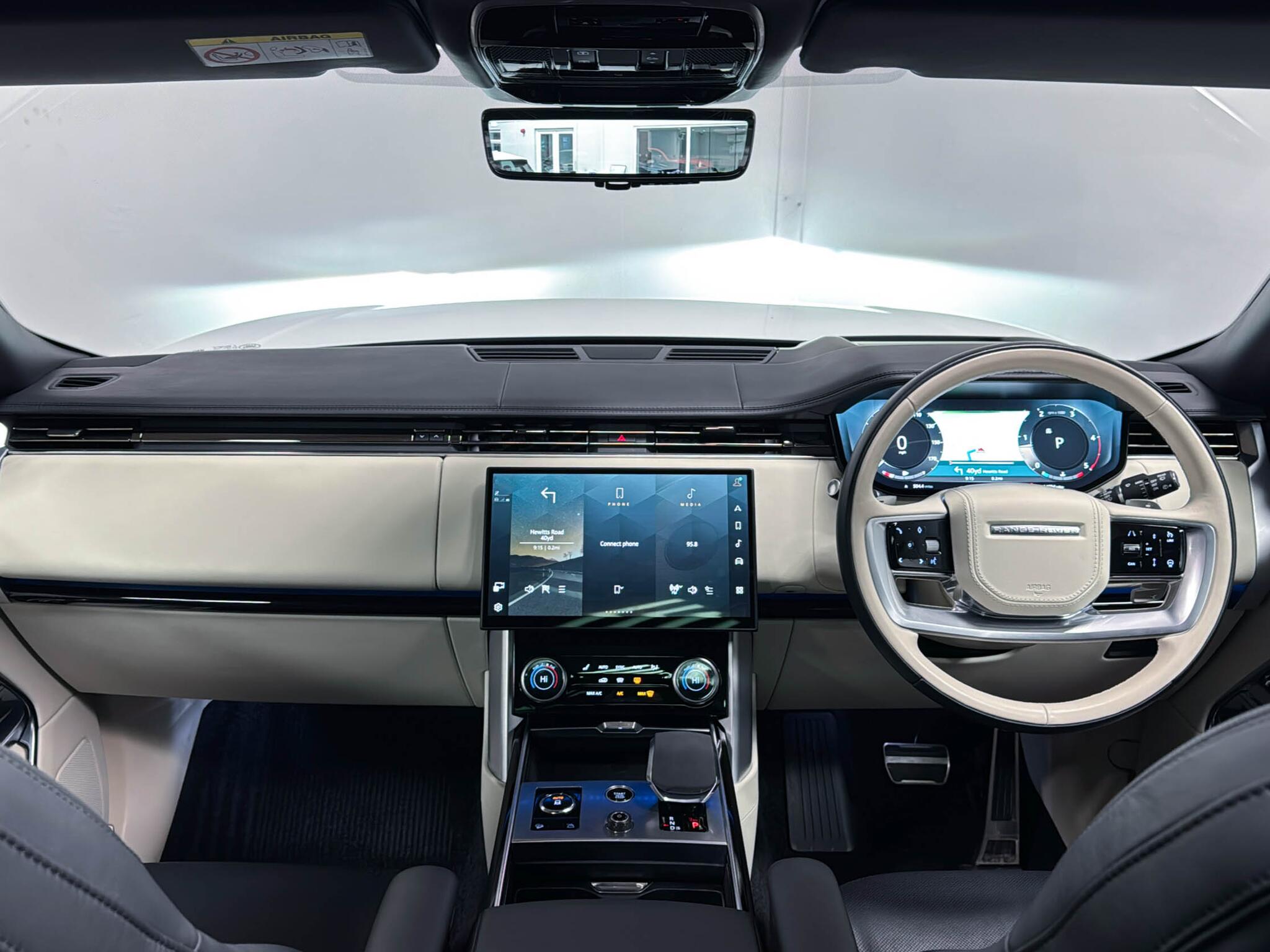 Land Rover Range Rover view 2