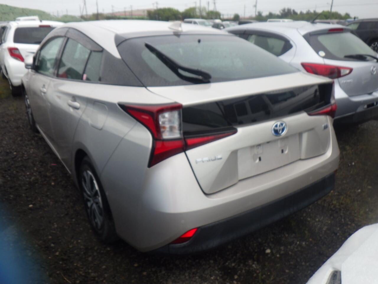 Toyota Prius view 4