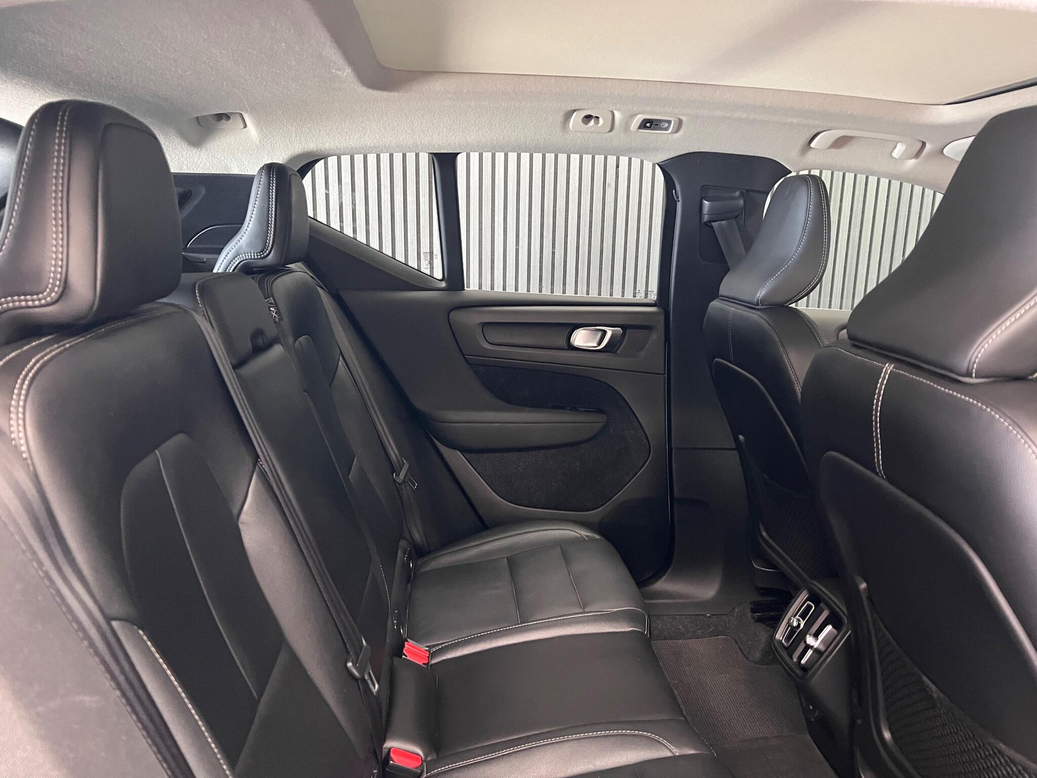 Volvo XC40 view 14