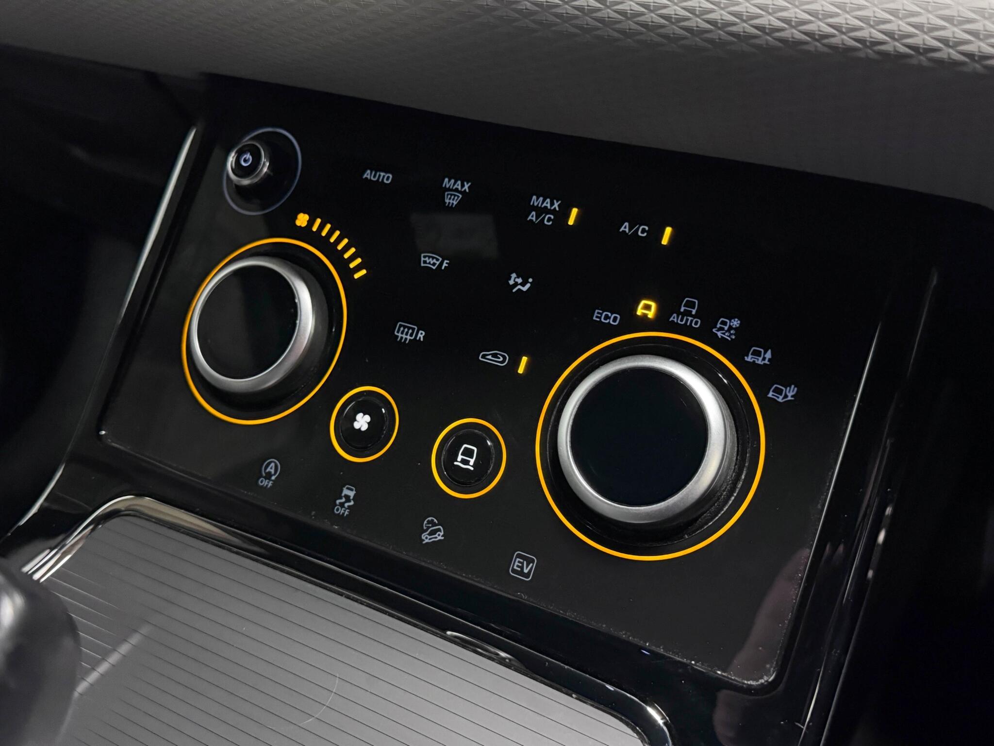 Land Rover Range Rover Evoque view 42