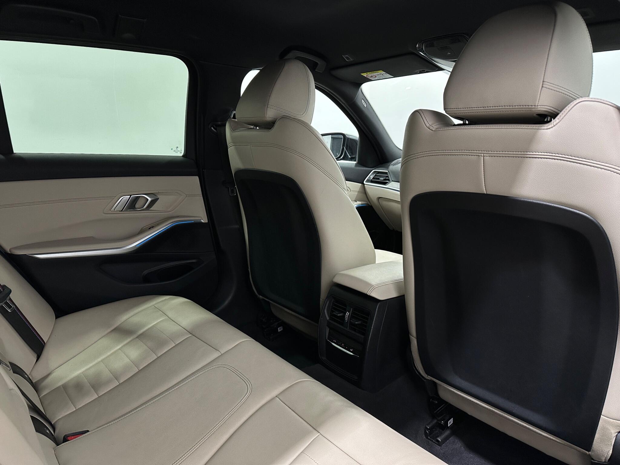 BMW 3 Series view 44