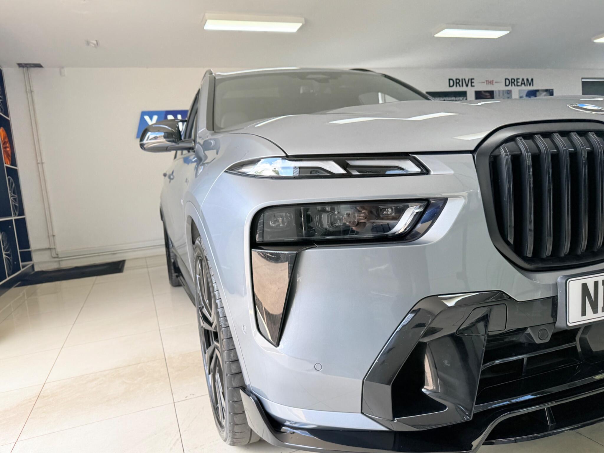 BMW X7 view 27