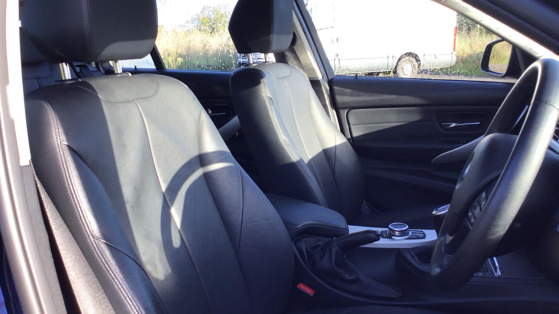 BMW 3 Series view 11