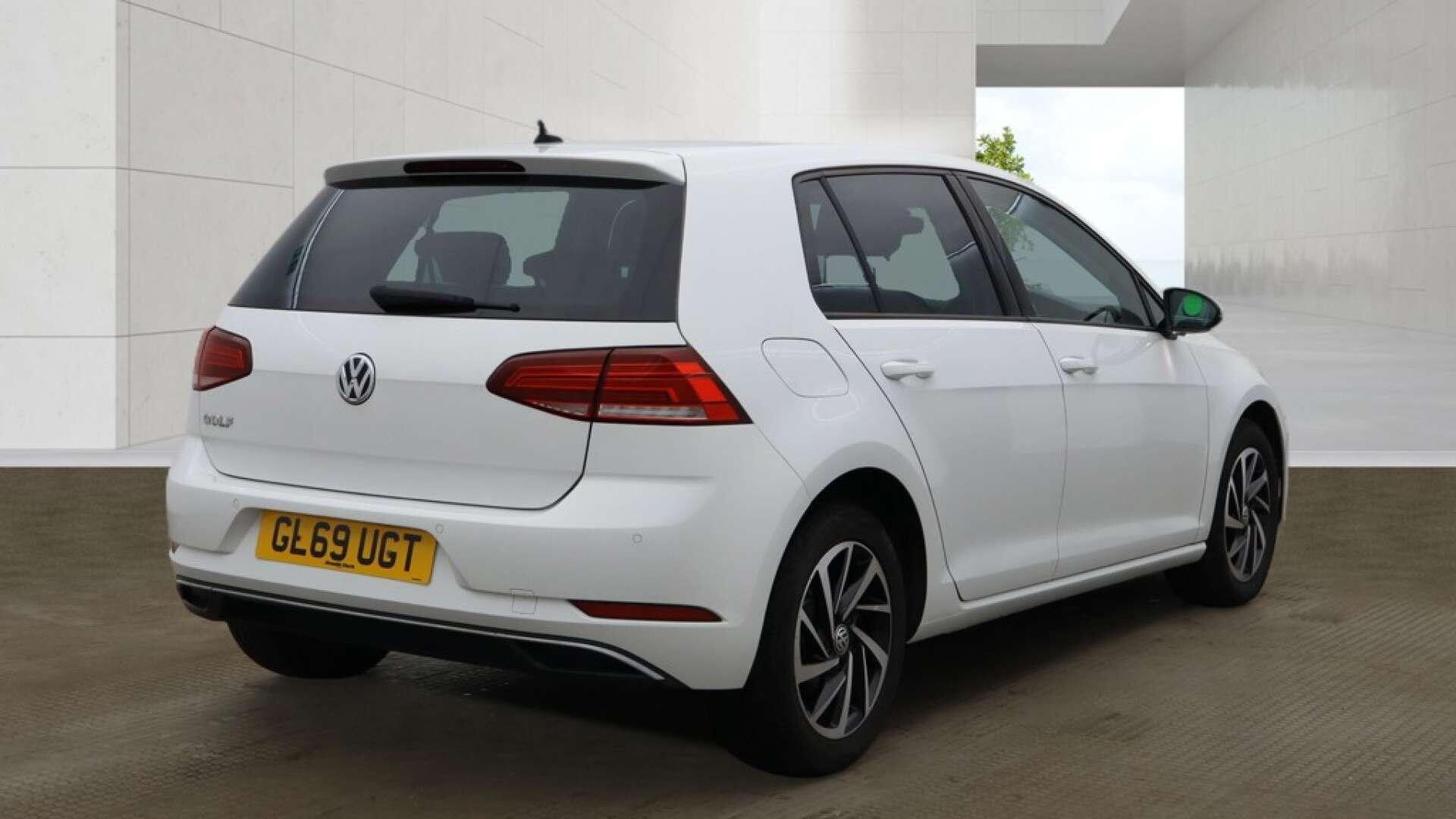 Volkswagen Golf view 4