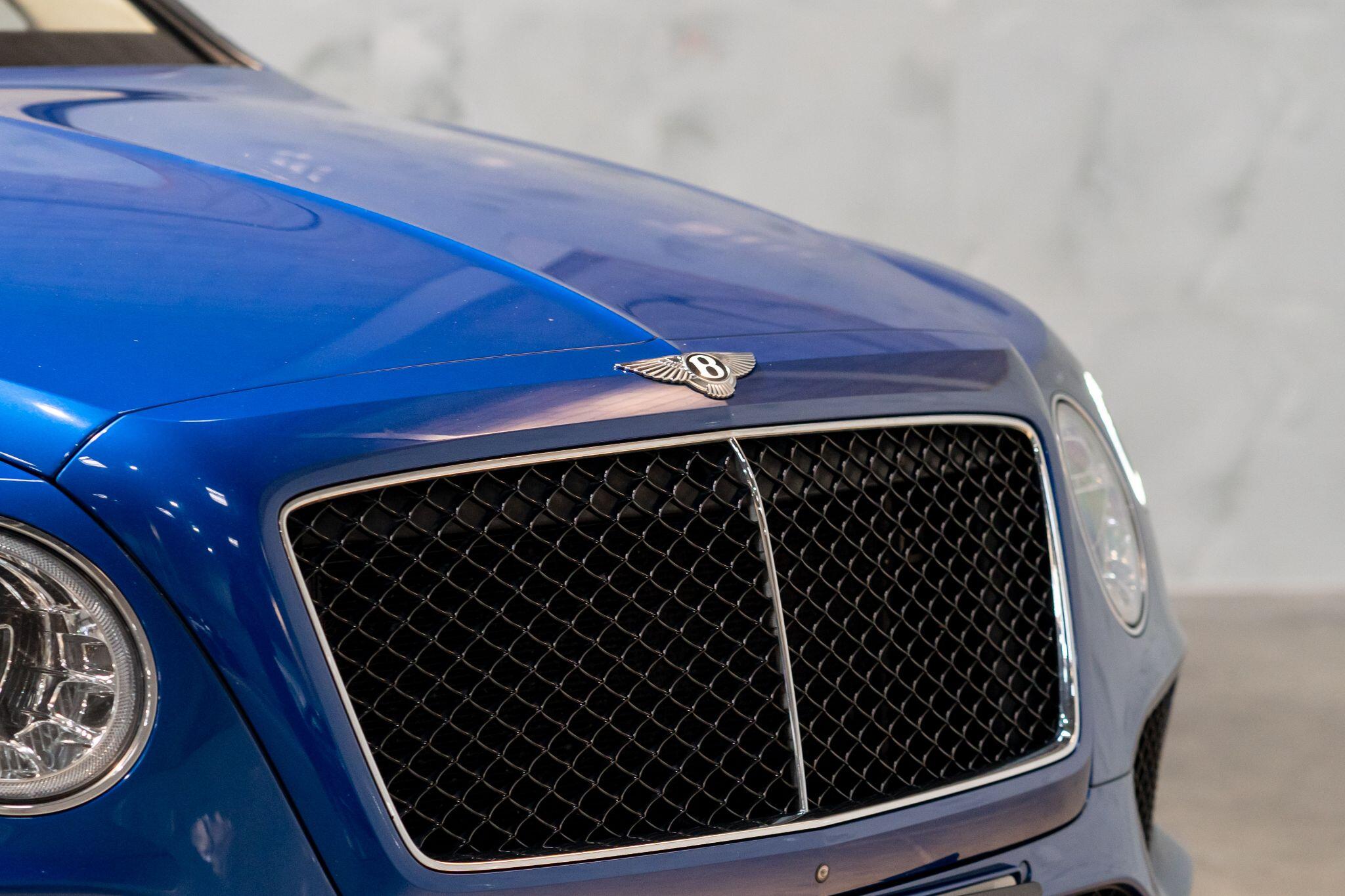 Bentley Bentayga view 40