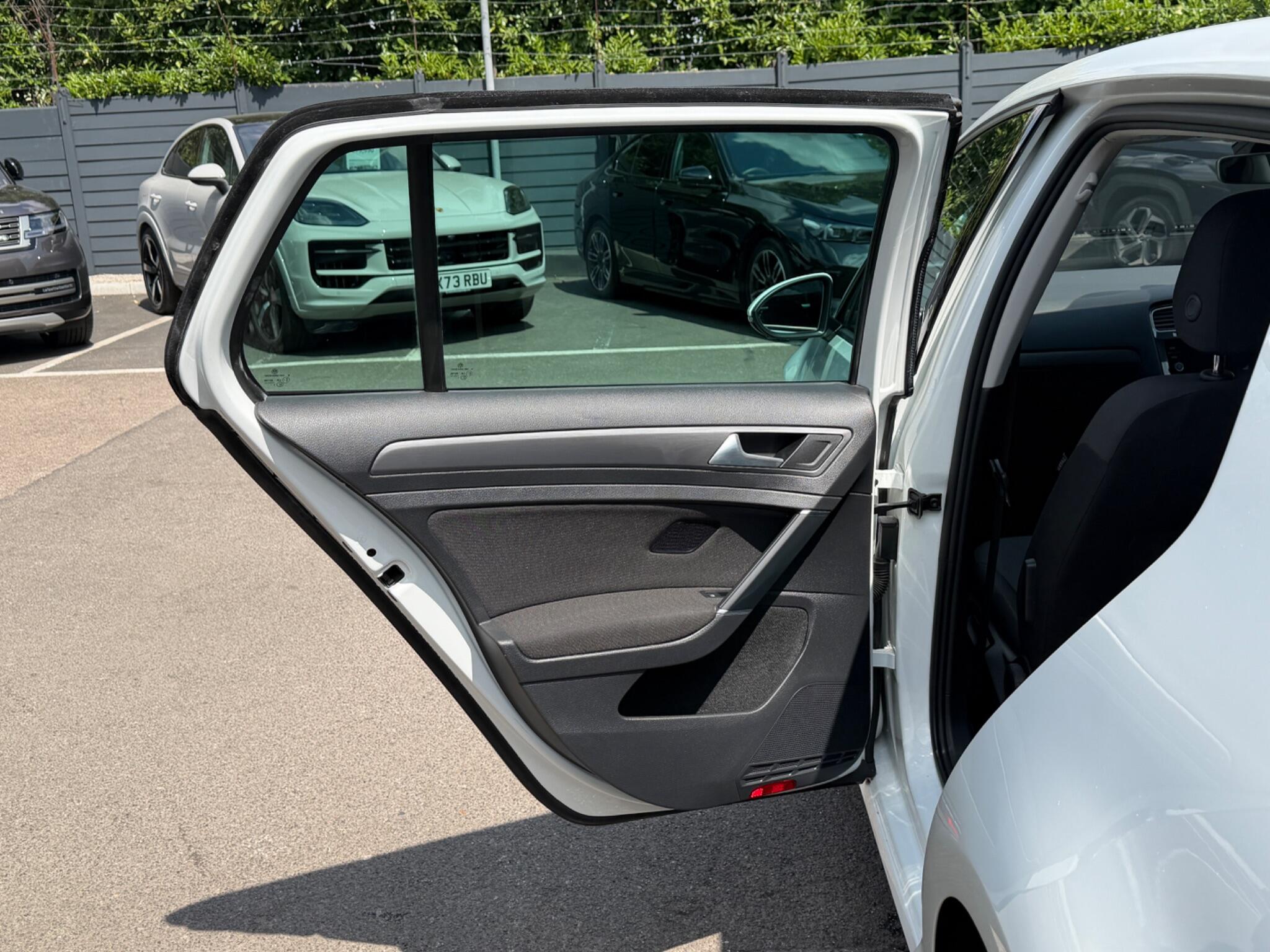 Volkswagen Golf view 17
