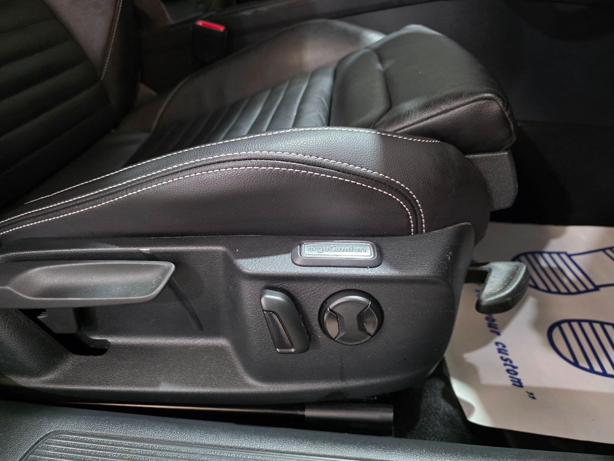 Volkswagen Passat view 14