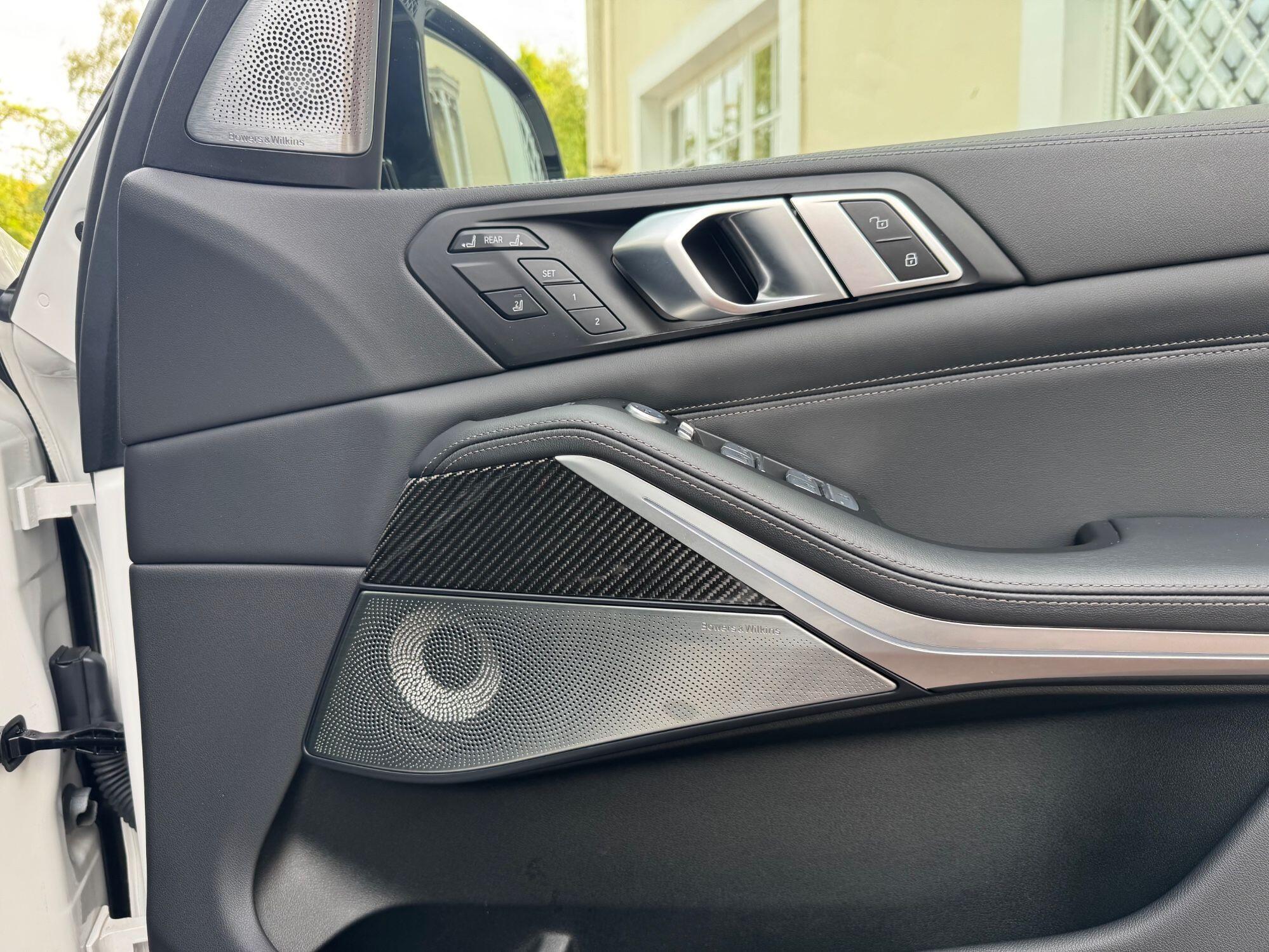 BMW X7 view 26