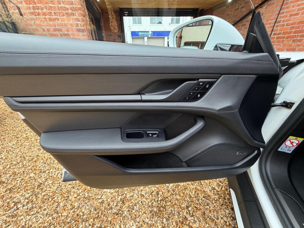 Porsche Taycan view 12