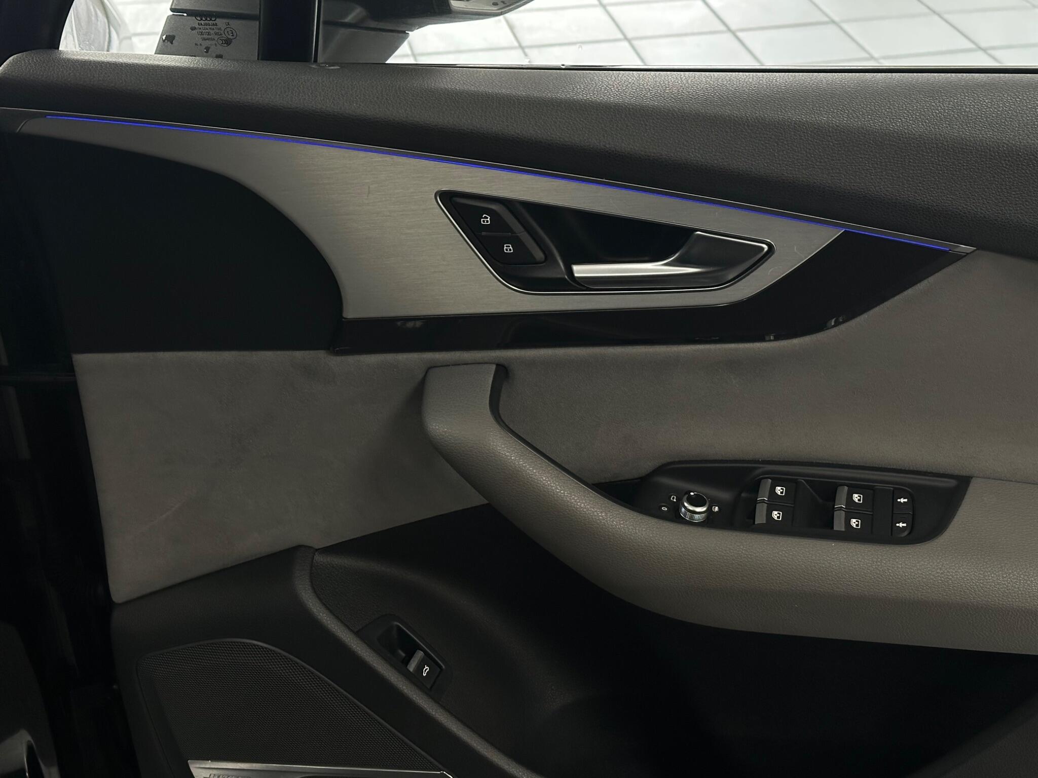 Audi Q7 view 21