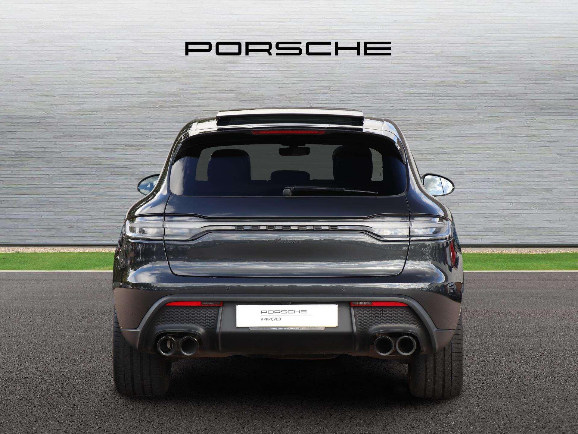 Porsche Macan view 4