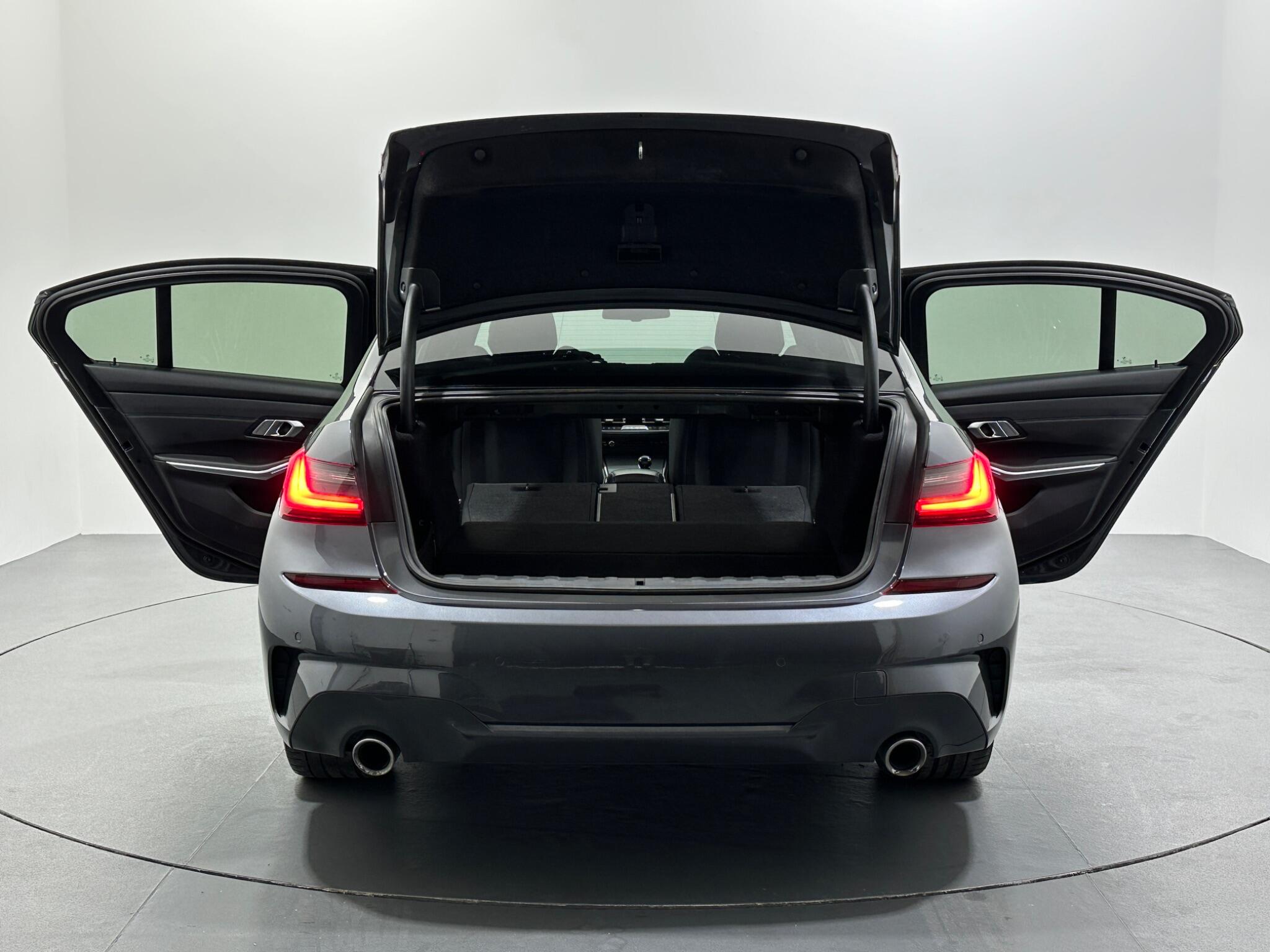 BMW 3 Series view 45