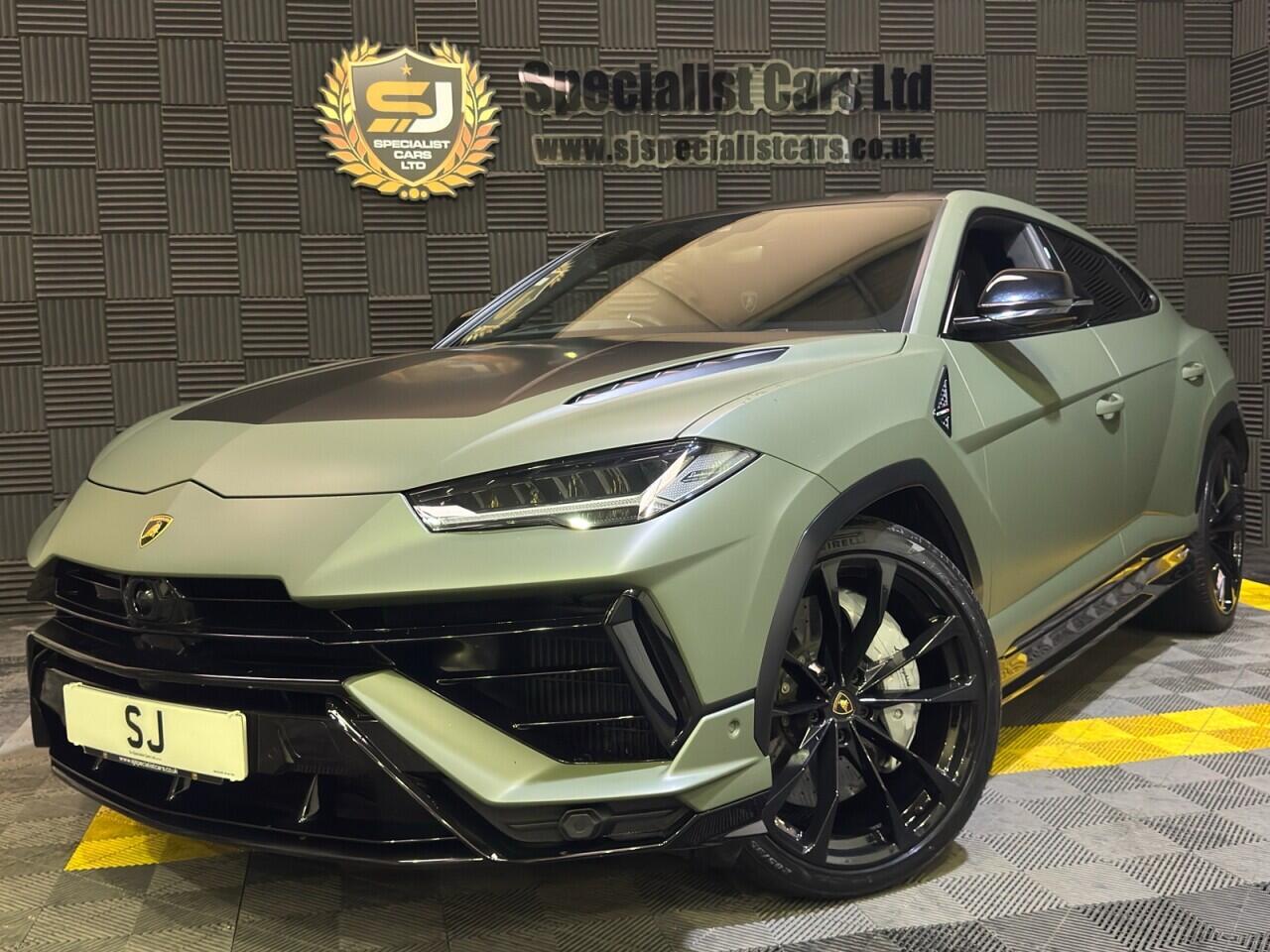 Lamborghini Urus view 7