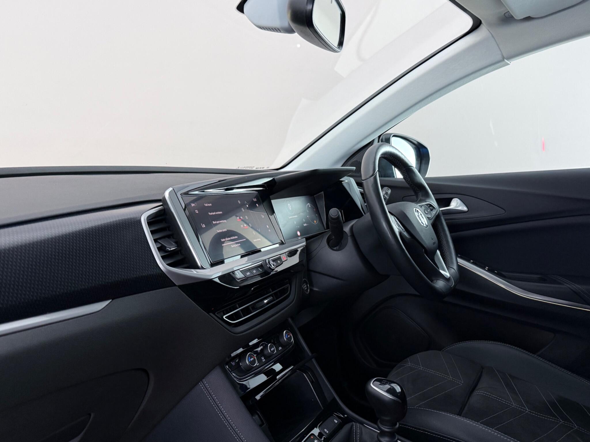 Vauxhall Grandland X view 4