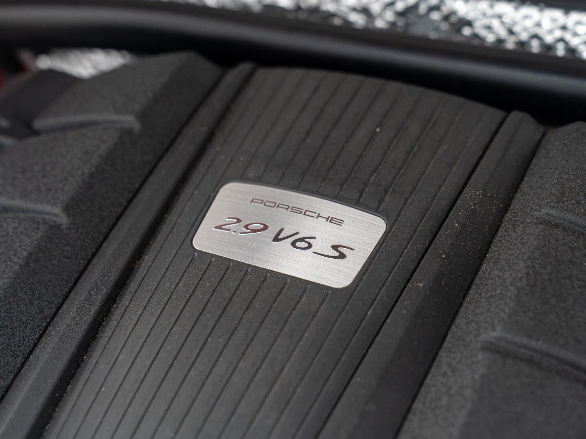 Porsche Macan view 29