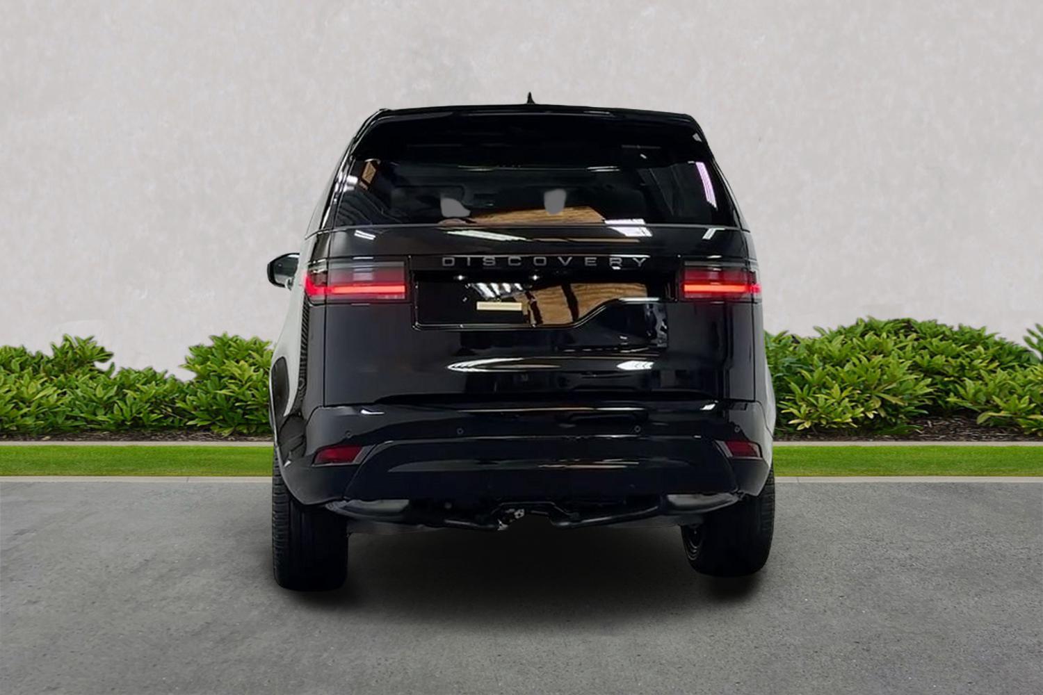 Land Rover Discovery view 4