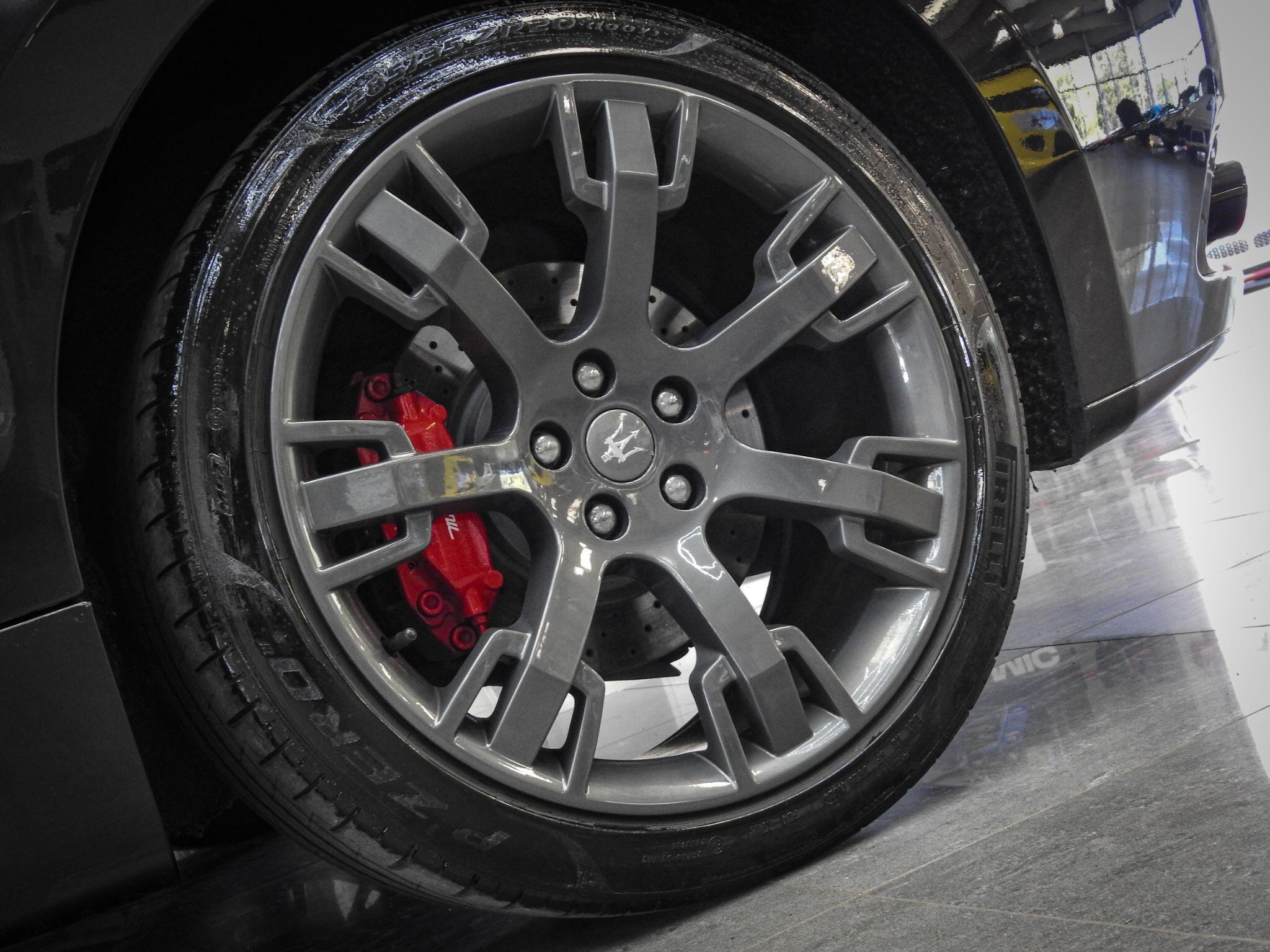 Maserati Granturismo view 42