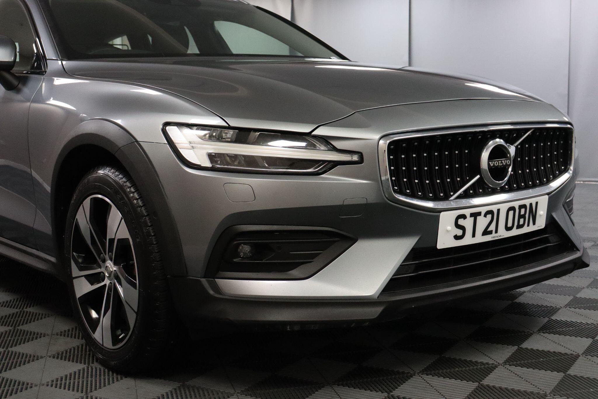 Volvo V60 Cross Country view 24