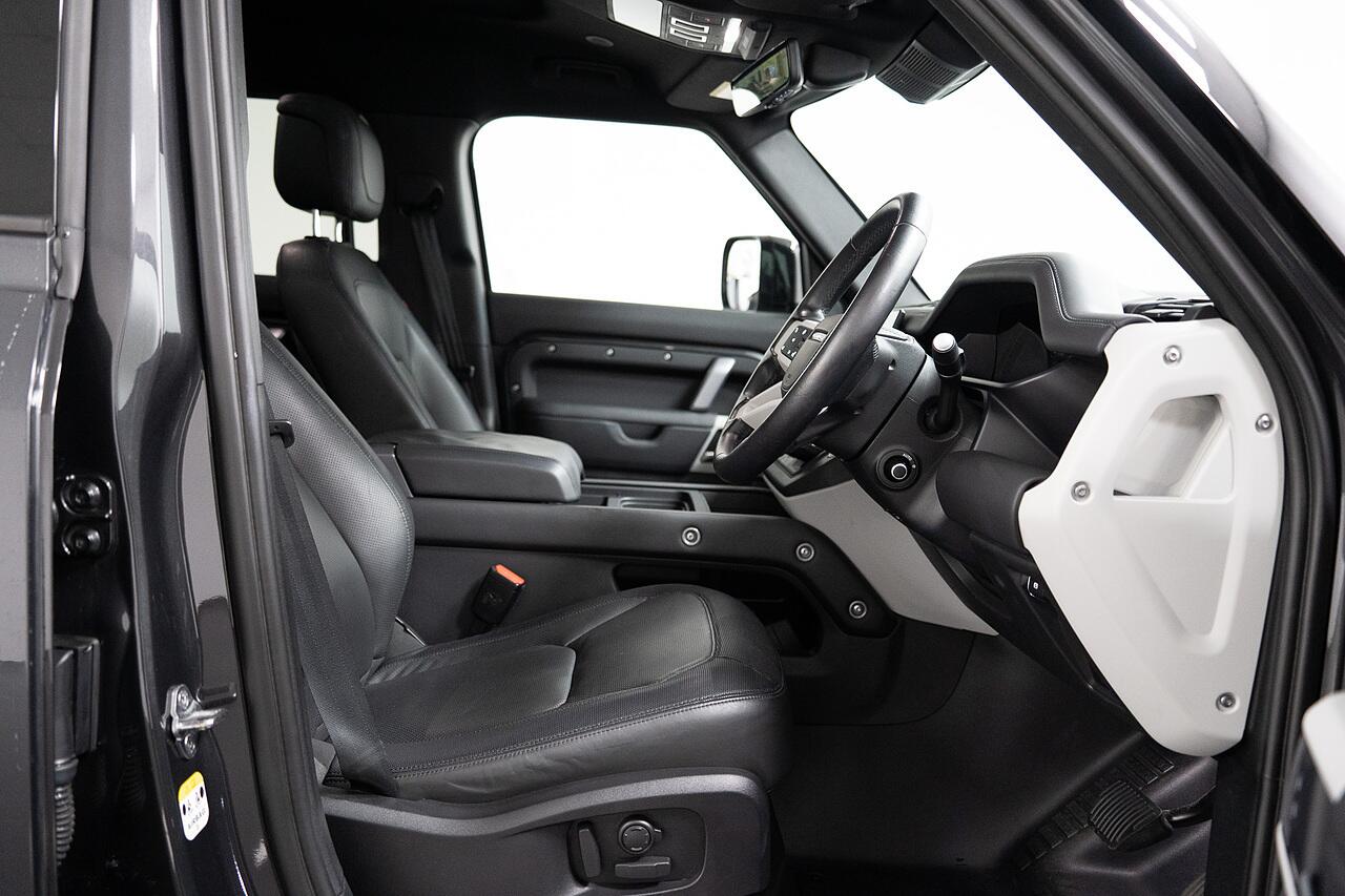 Land Rover Defender view 3