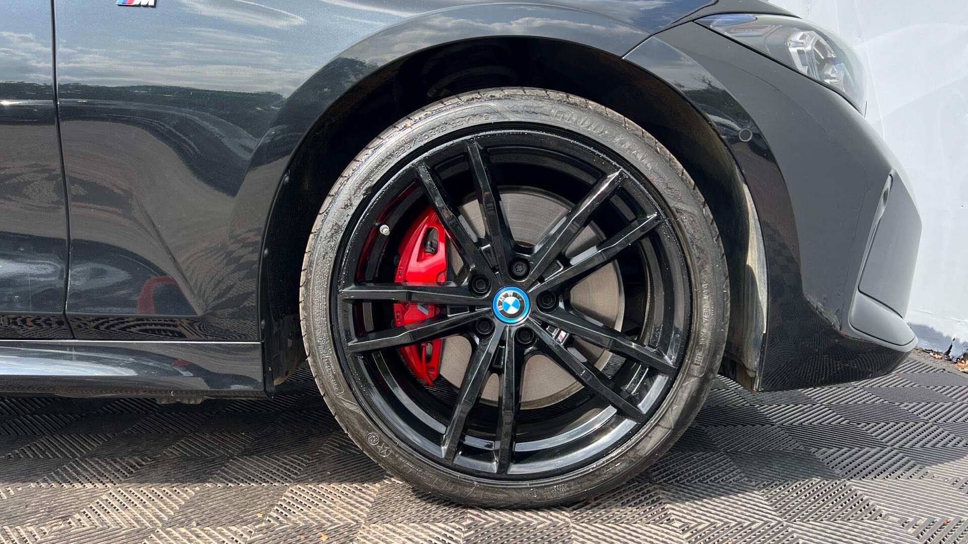 BMW 3 Series view 14