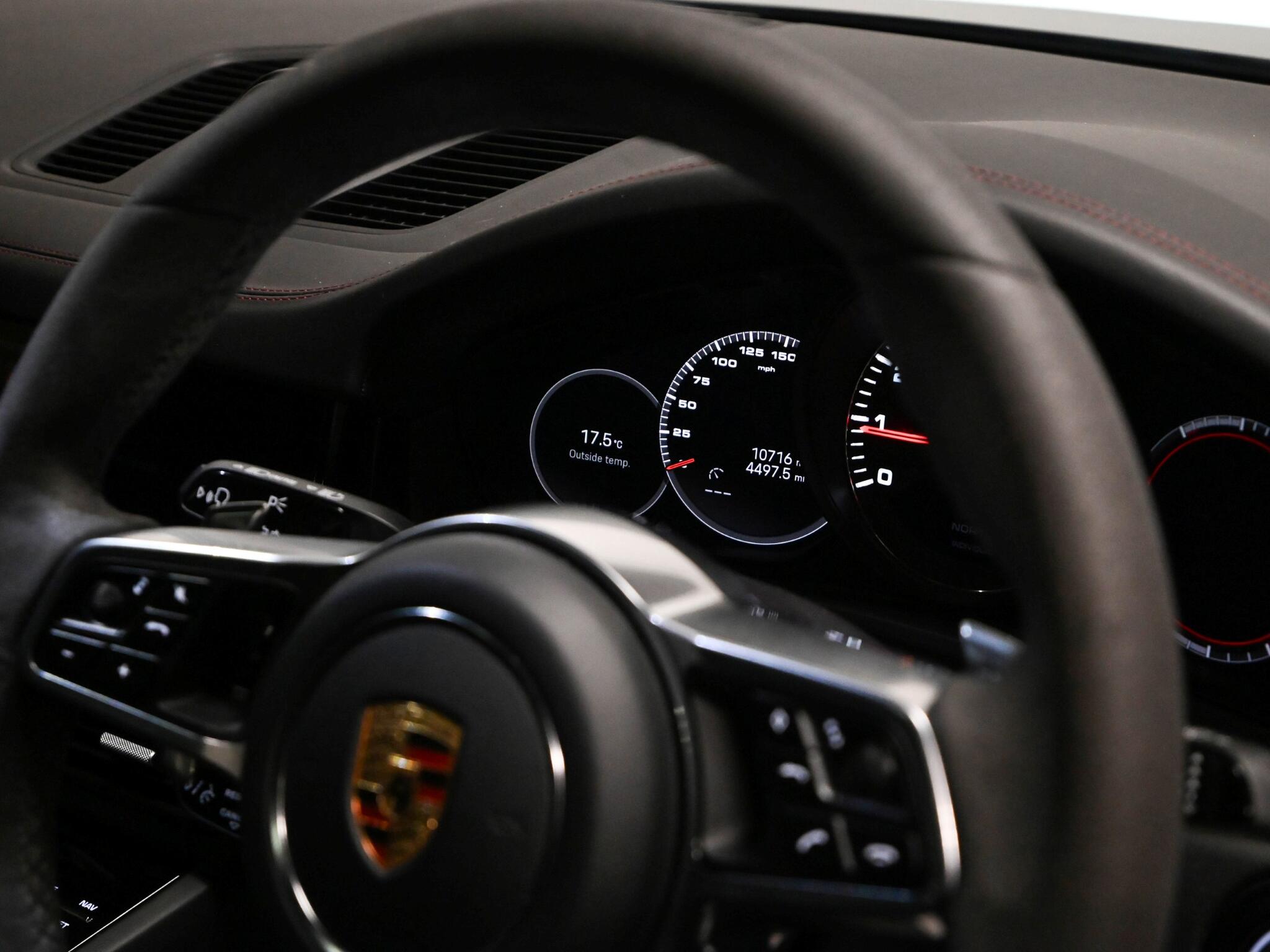 Porsche Cayenne view 14