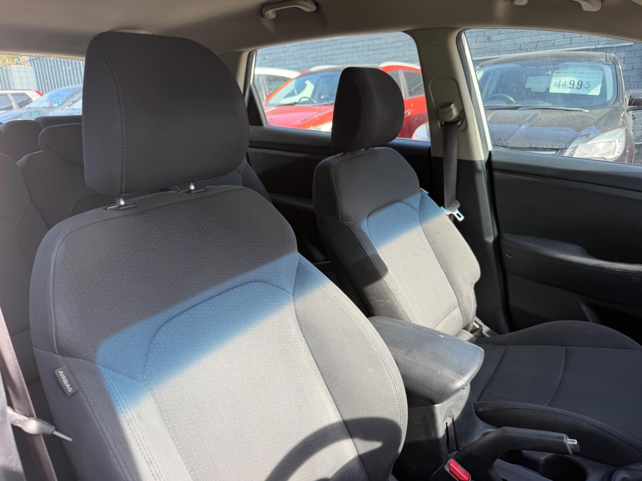 Kia Carens view 12