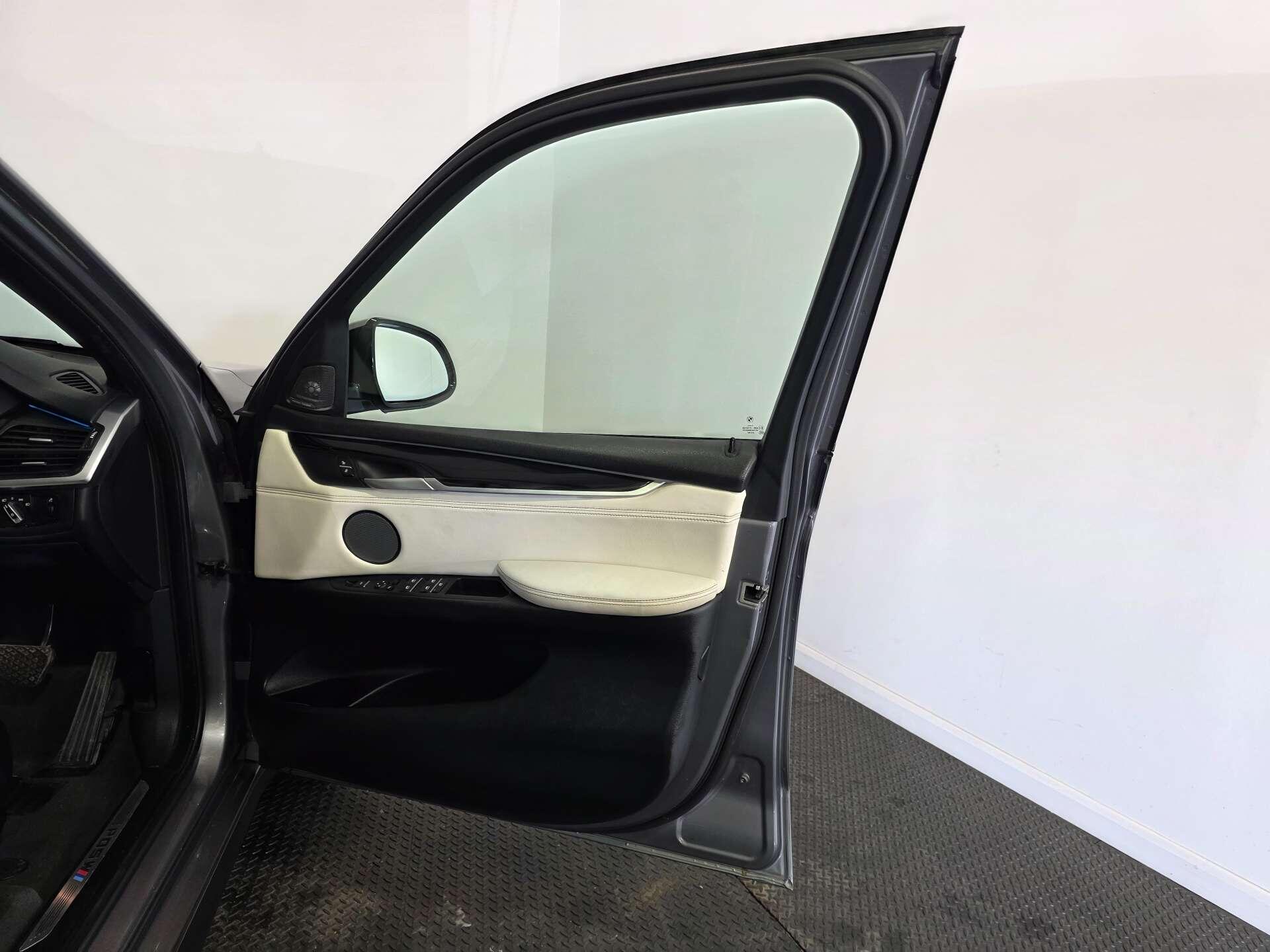 BMW X5 view 13