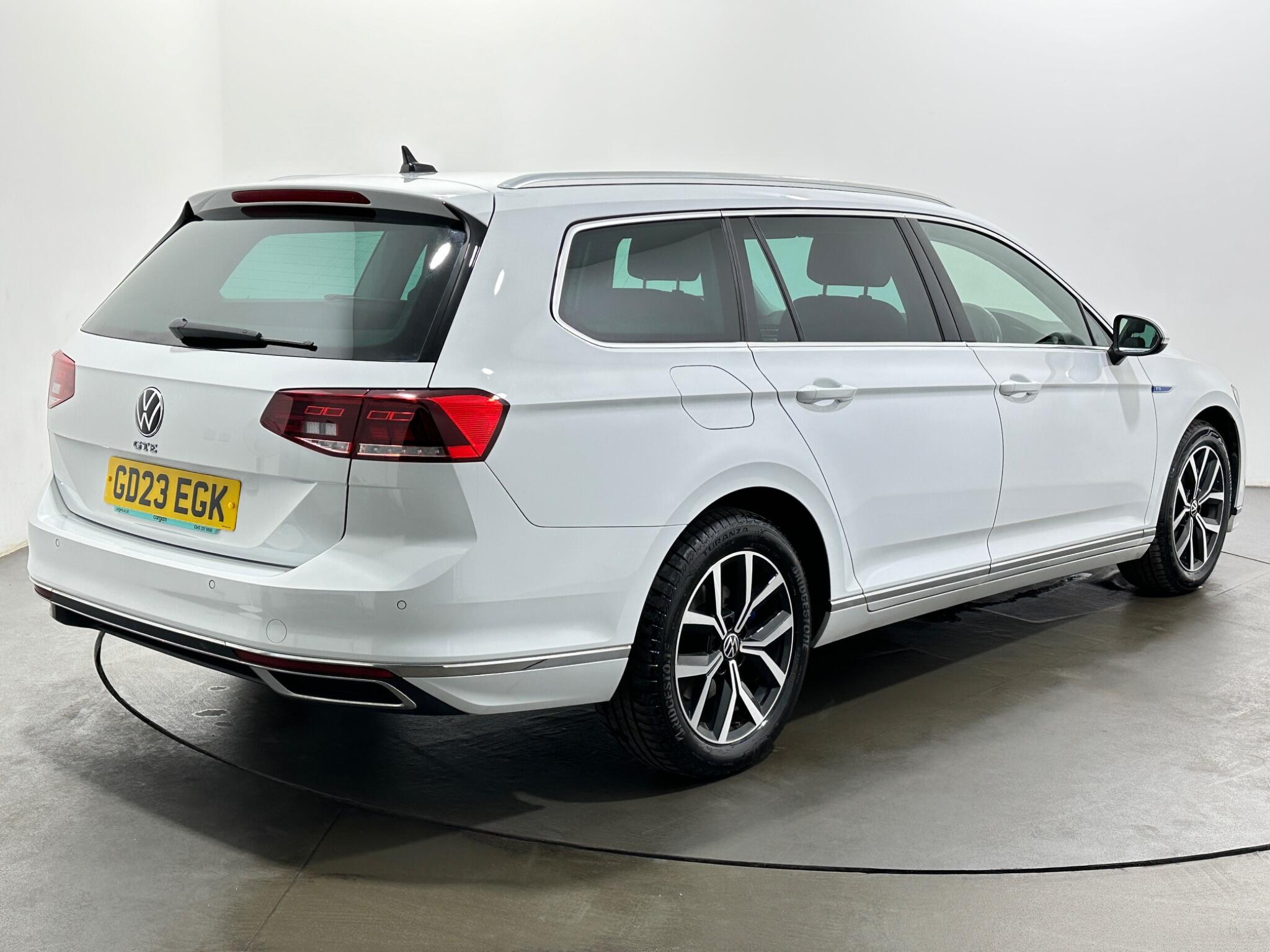 Volkswagen Passat view 8