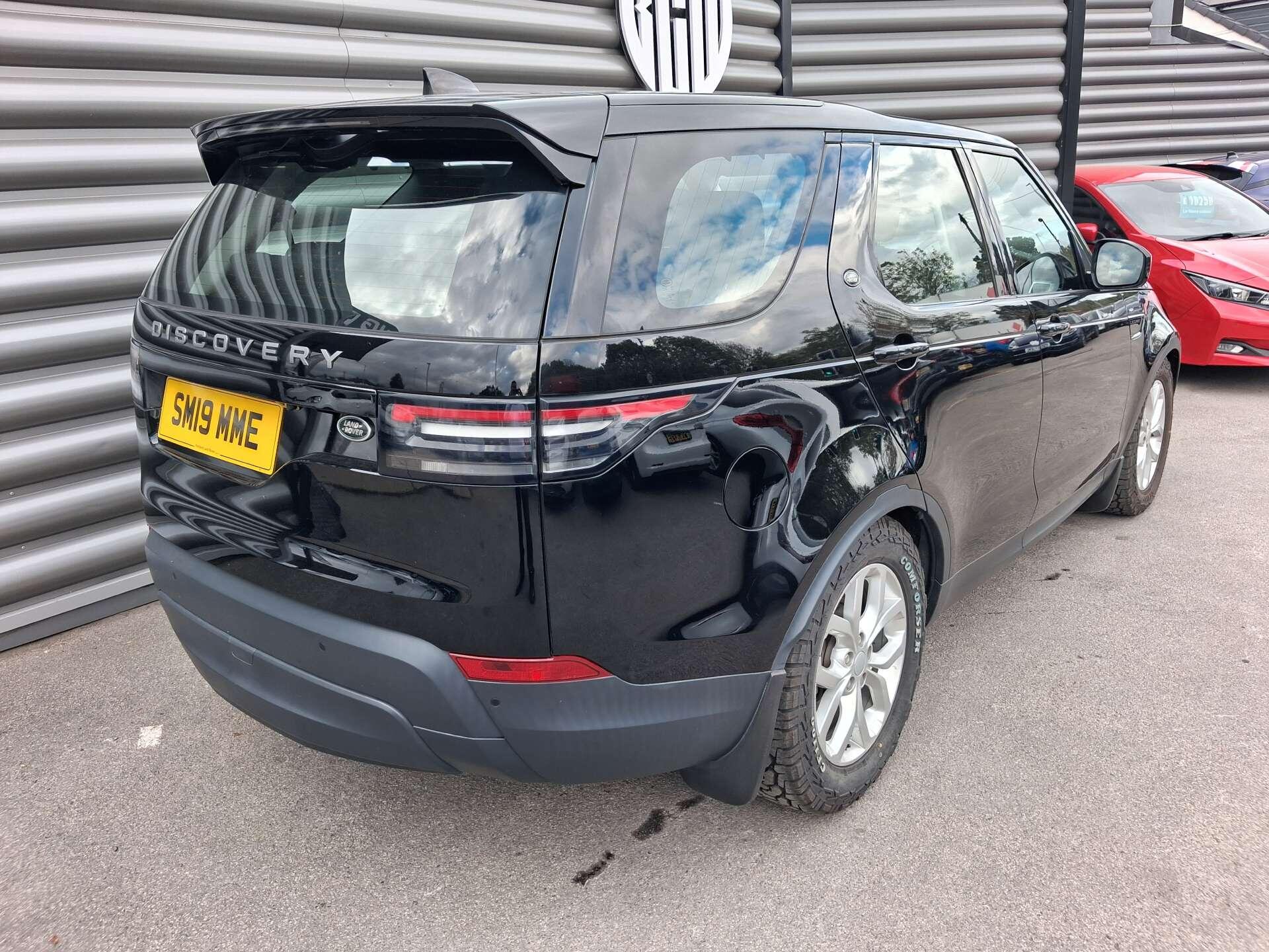 Land Rover Discovery view 4