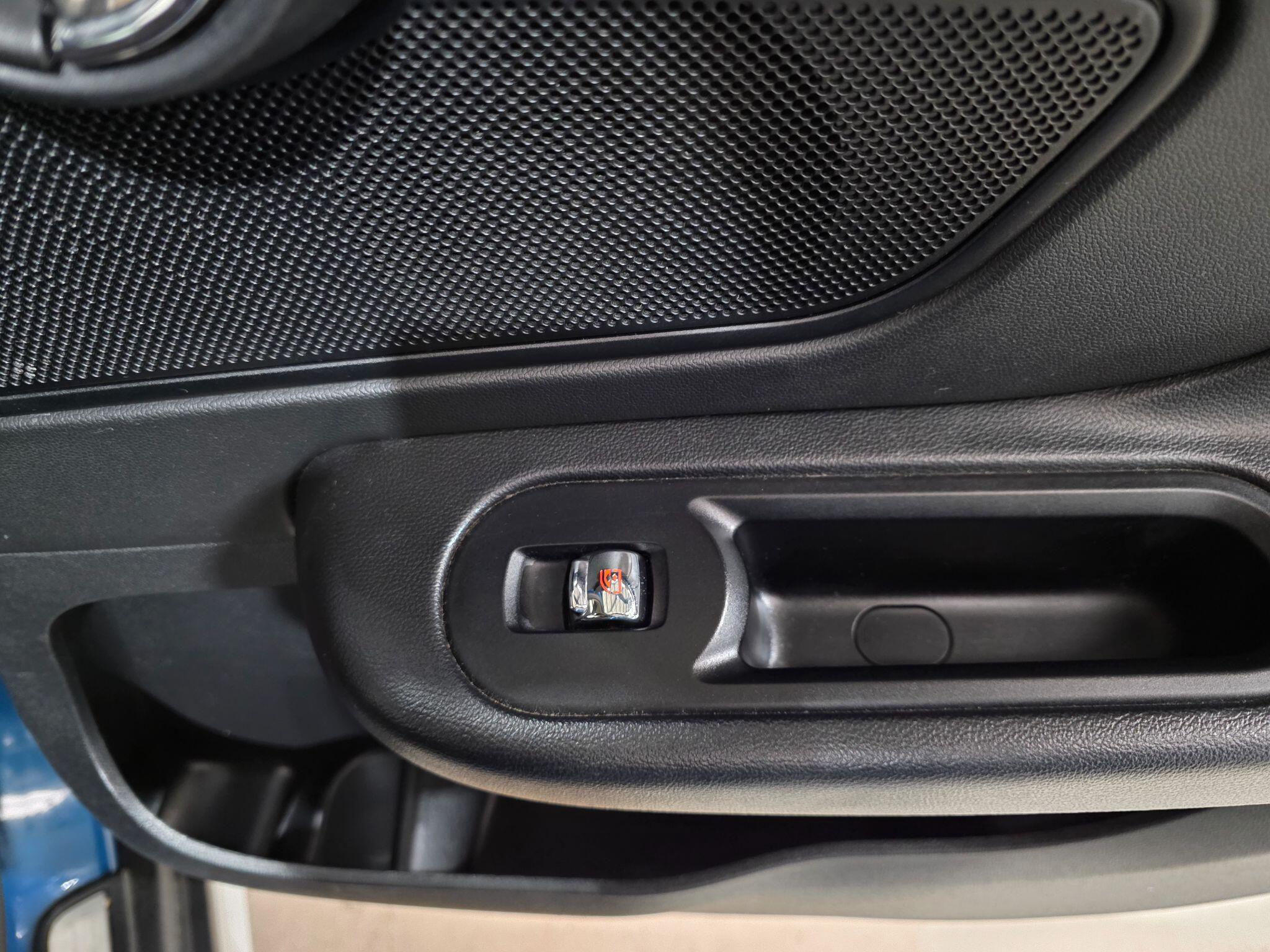 Mini Countryman view 22