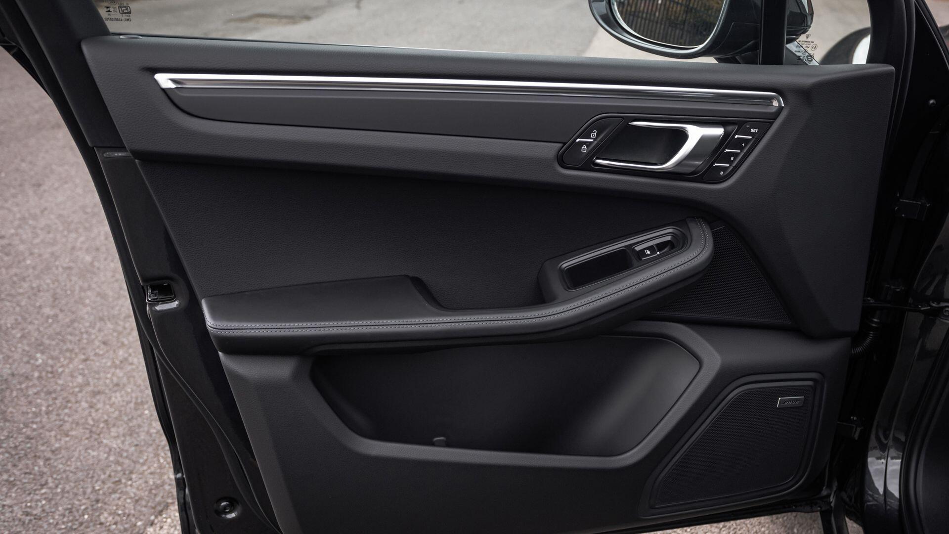 Porsche Macan view 23