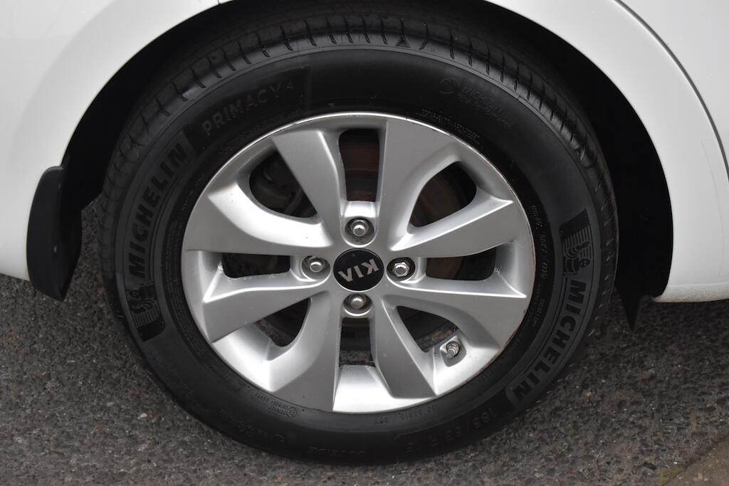 Kia Rio view 69