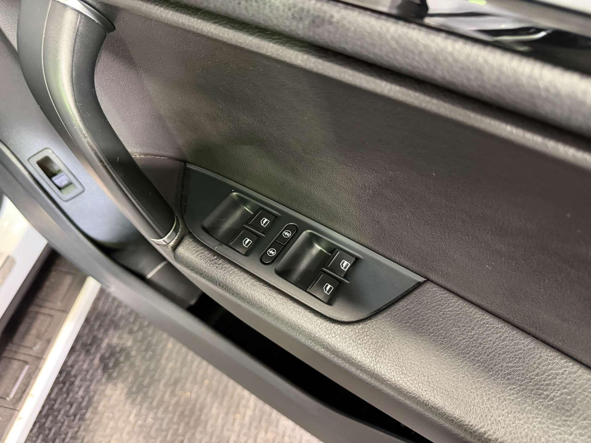 Volkswagen Touareg view 26