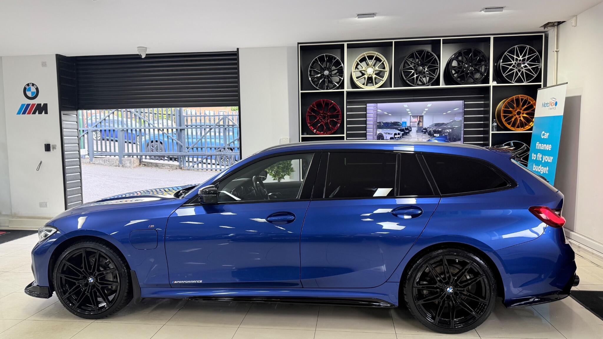 BMW 3 Series view 6